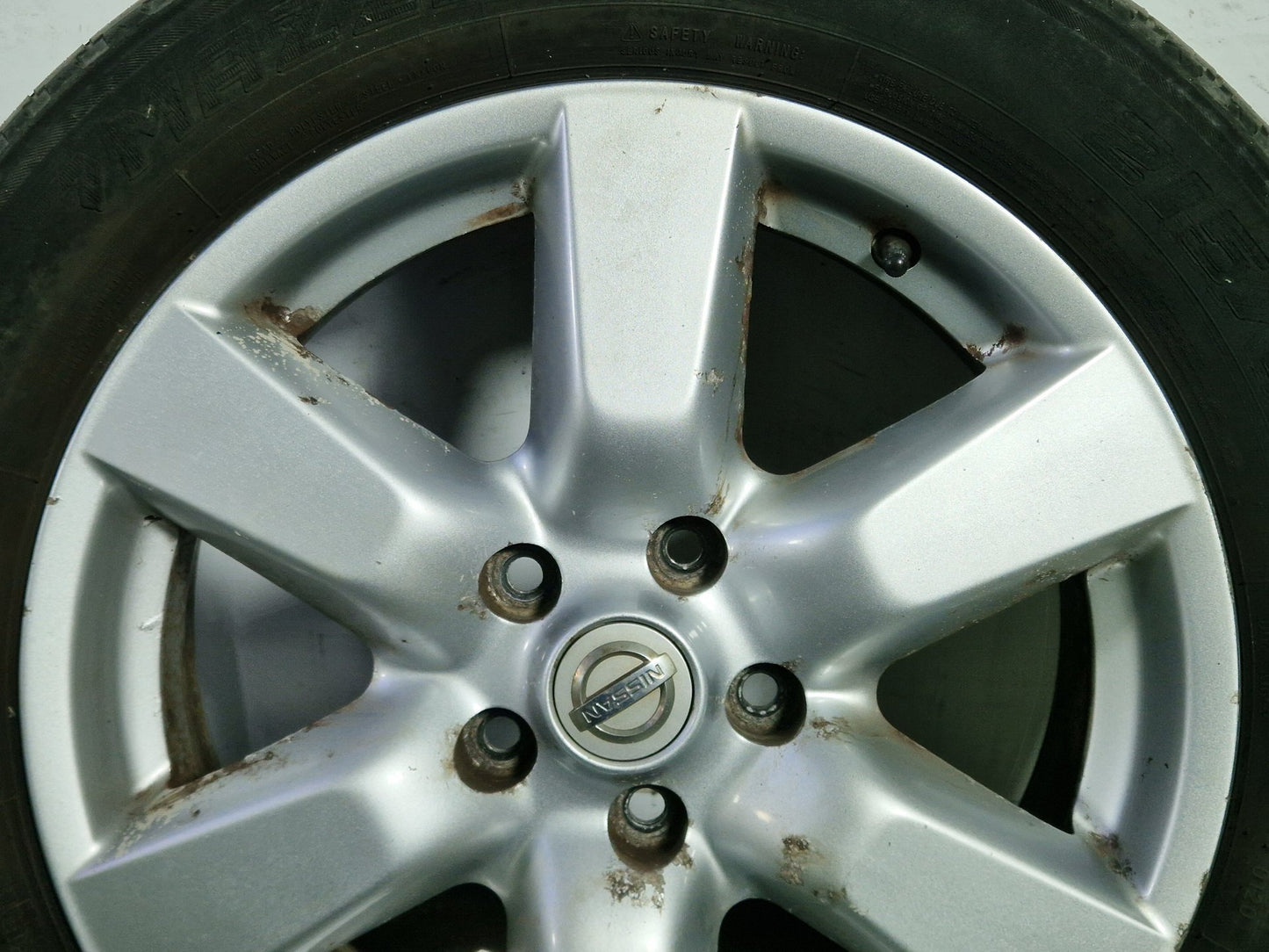 Nissan X-Trail MK2 (T31) 17" Alloy Wheel with Tyre 215/60/17 ~4mm