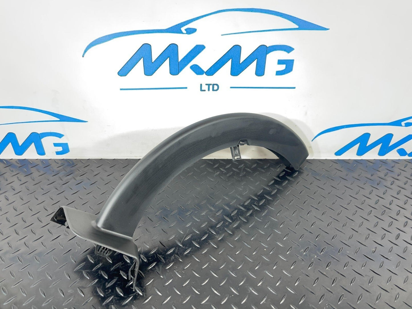 20-ON BMW 2 SERIES GRAN COUPE M-SPORT F44 Rear Tailgate Right Hinge Trim 7477420