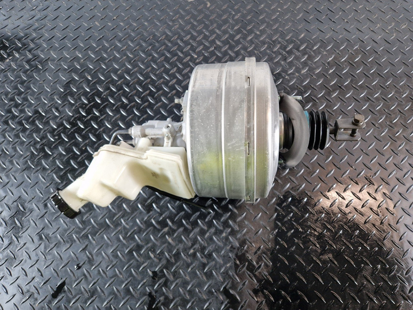 19-ON MERCEDES BENZ B CLASS W247 BRAKE SERVO & MASTER CYLINDER OEM A2474300100