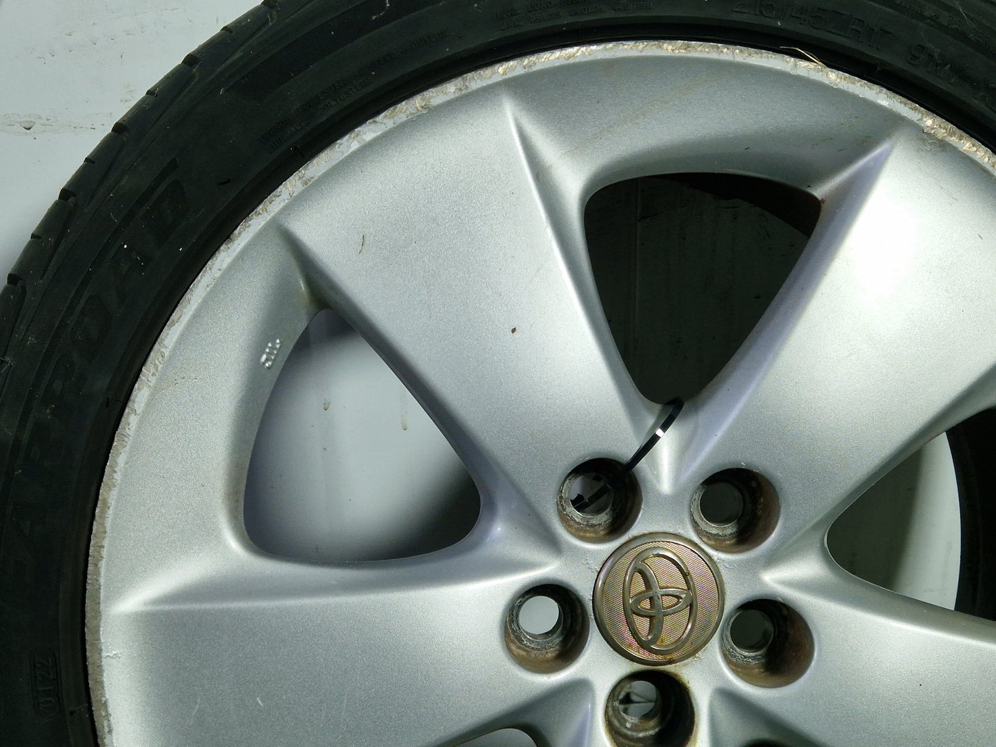 Toyota Prius MK3 (ZVW30) 17" Alloy Wheel with Tyre 215/45/17 ~6mm
