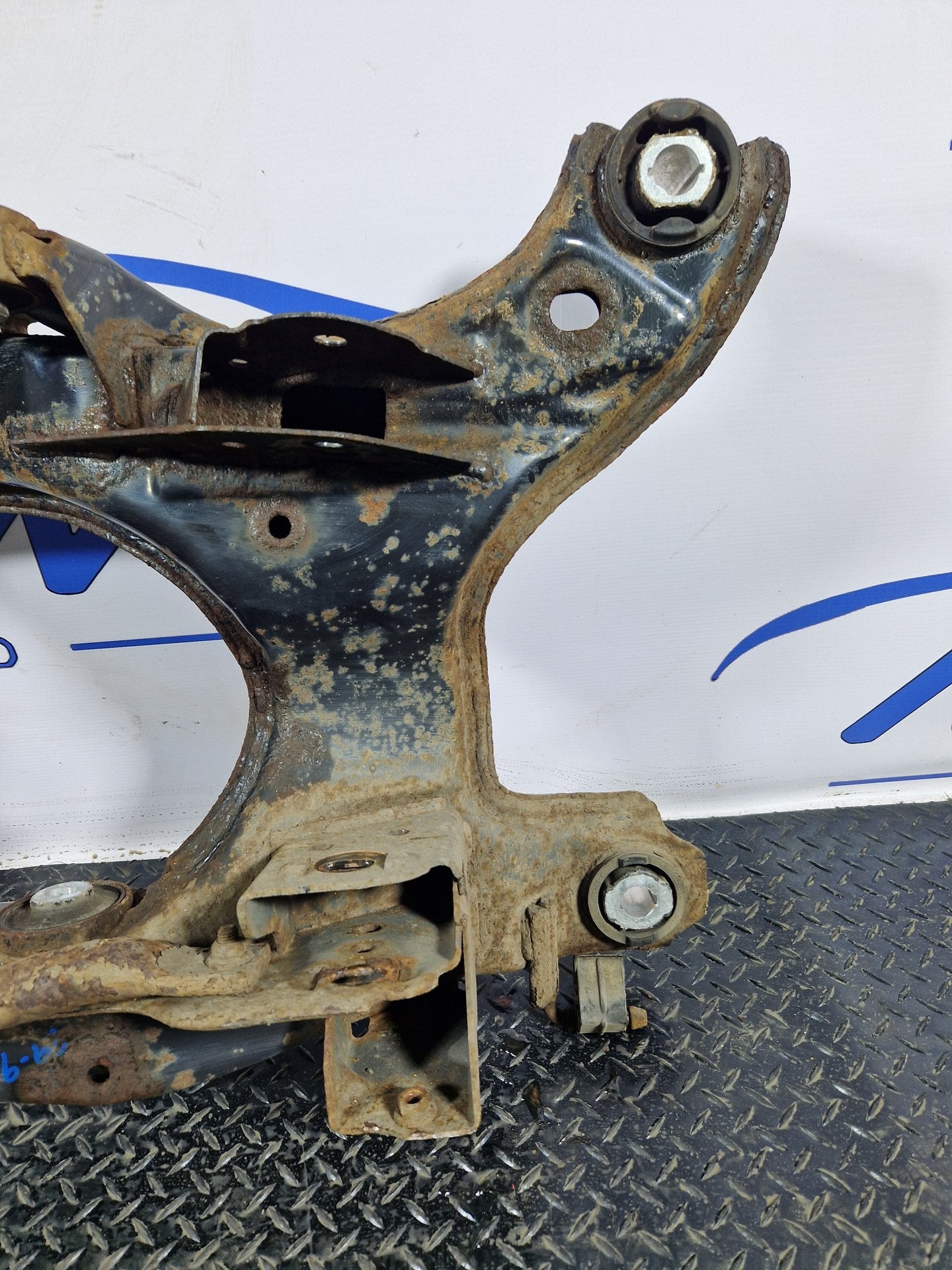 Range Rover Evoque L538 SUBFRAME AXLE CARRIER REAR GJ325K091AC