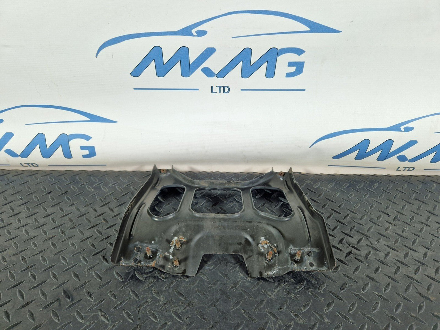 14-23 MERCEDES BENZ VITO W447 FRONT CENTRE SUPPORT BRACKET COWL A4478801003