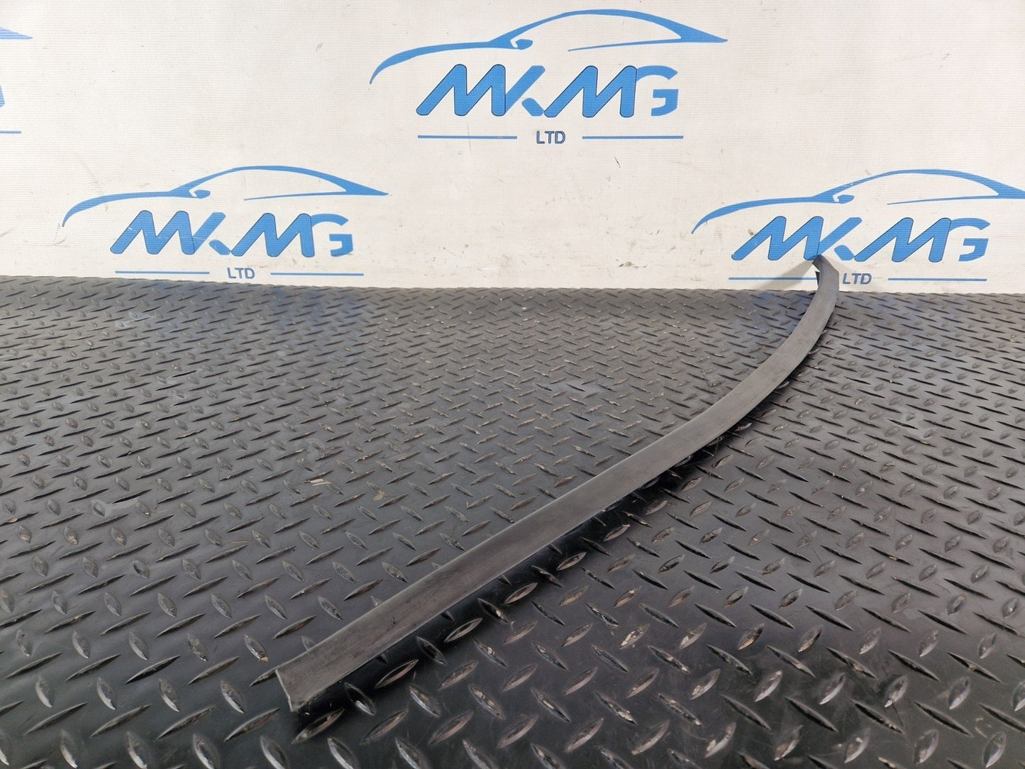 10-15 AUDI Q7 4L FRONT RIGHT O/S WINDSCREEN WINDOW TRIM 4L0854328
