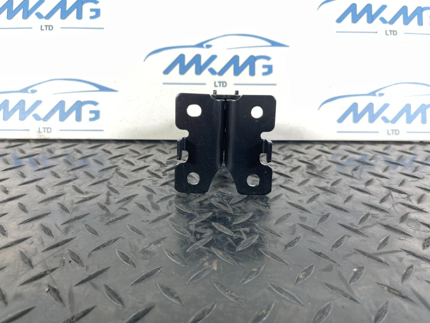 16-23 AUDI A5 F5 SPORTBACK S-LINE GENUINE REAR CENTRE SEAT BRACKET 8W0886177A