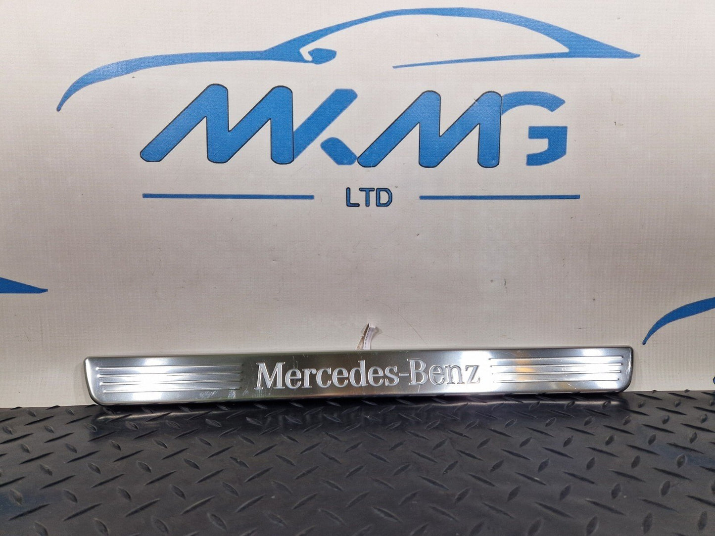 19-ON MERCEDES BENZ CLA C118 GENUINE FRONT DOOR SILL COVER TRIM A1186804800