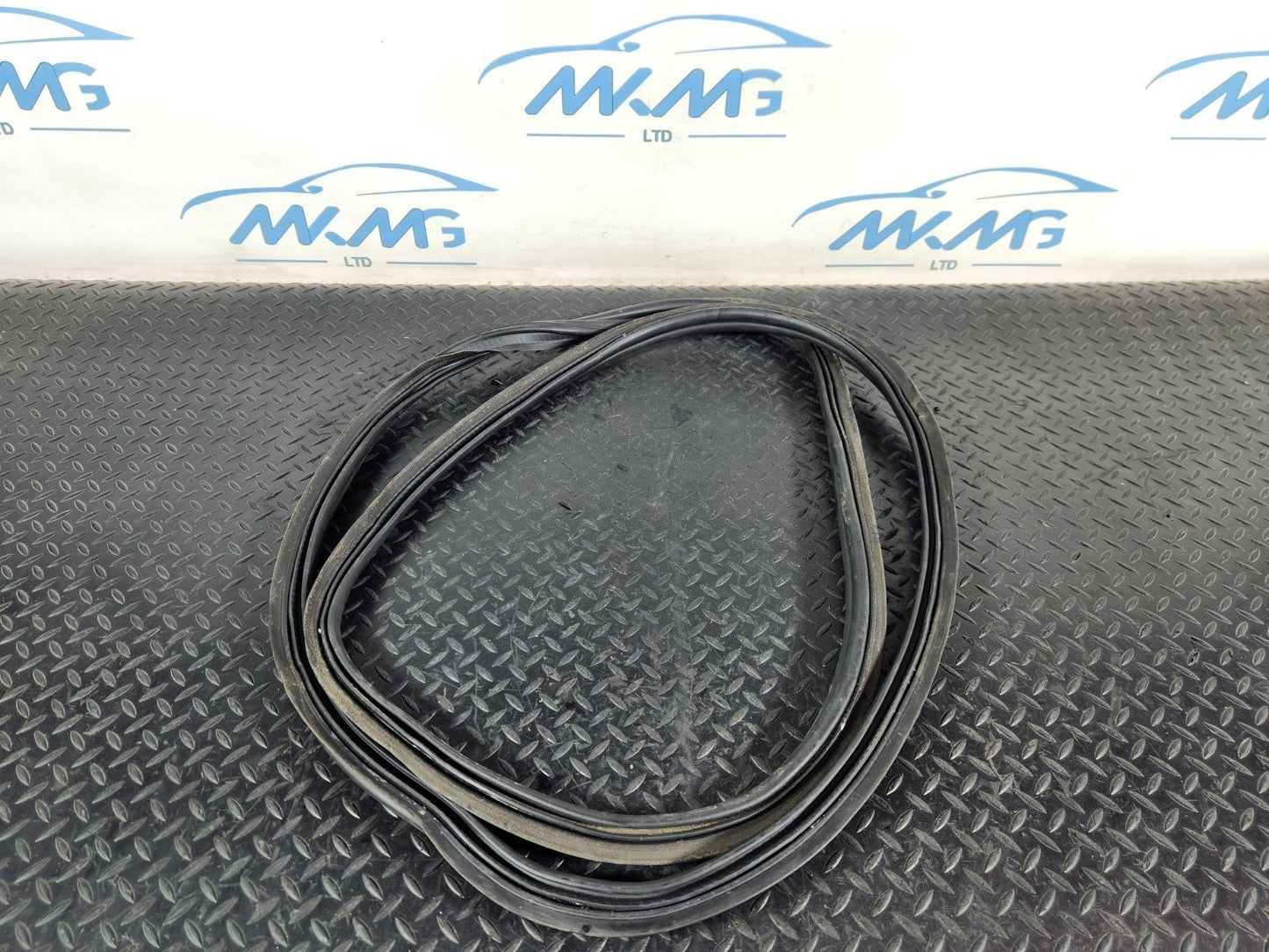 11-19 MERCEDES BENZ ML W166 GENUINE BOOT / TAILGATE RUBBER SEAL A1667400178