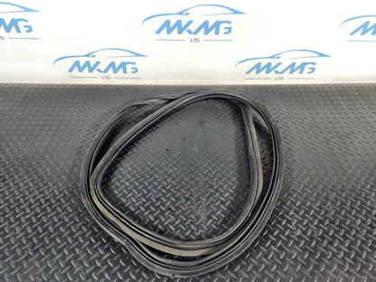 11-19 MERCEDES BENZ ML W166 GENUINE BOOT / TAILGATE RUBBER SEAL A1667400178
