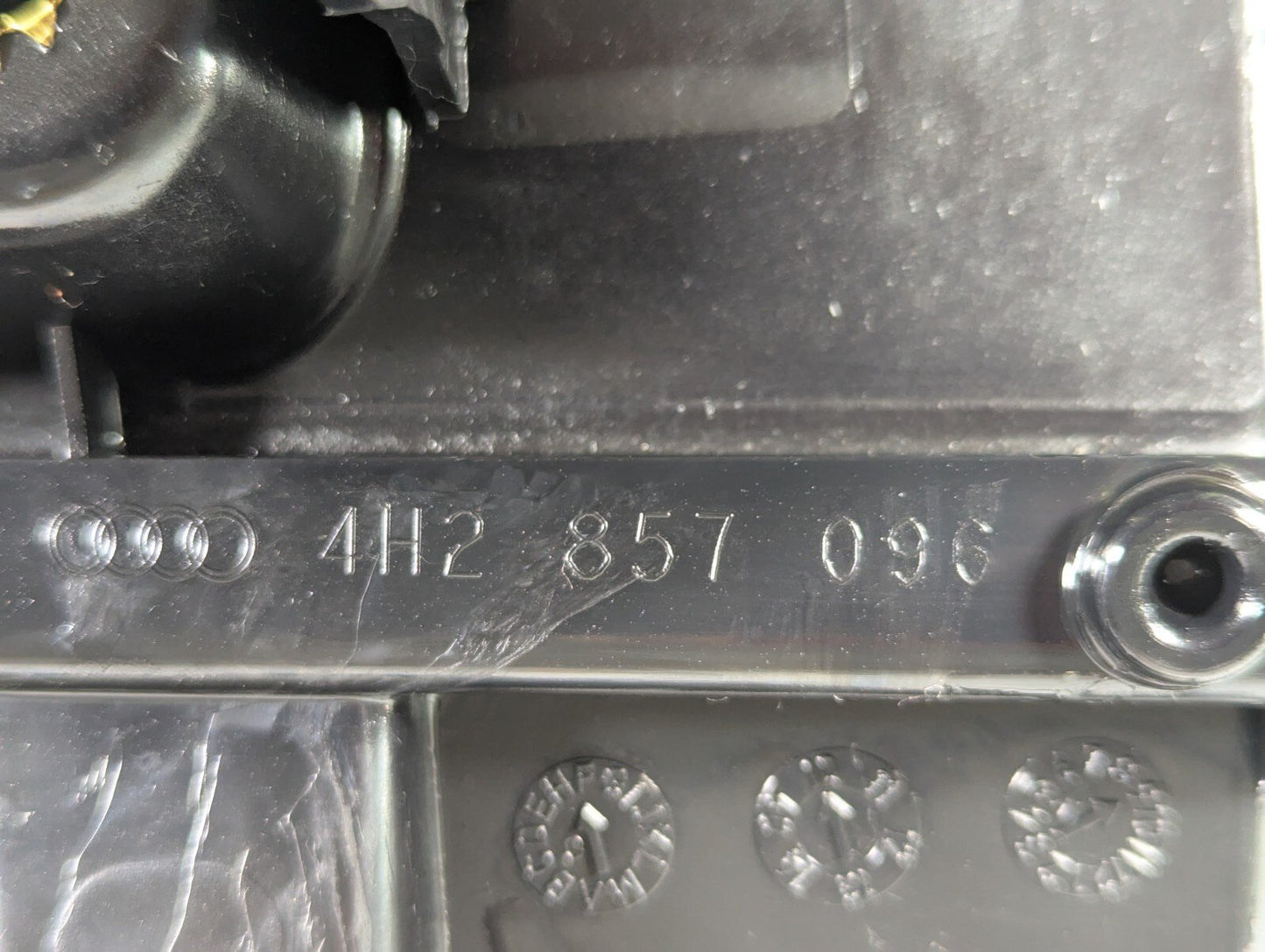 10-17 AUDI A8 4H GLOVE BOX STORAGE BOX IN BLACK 4H2857095