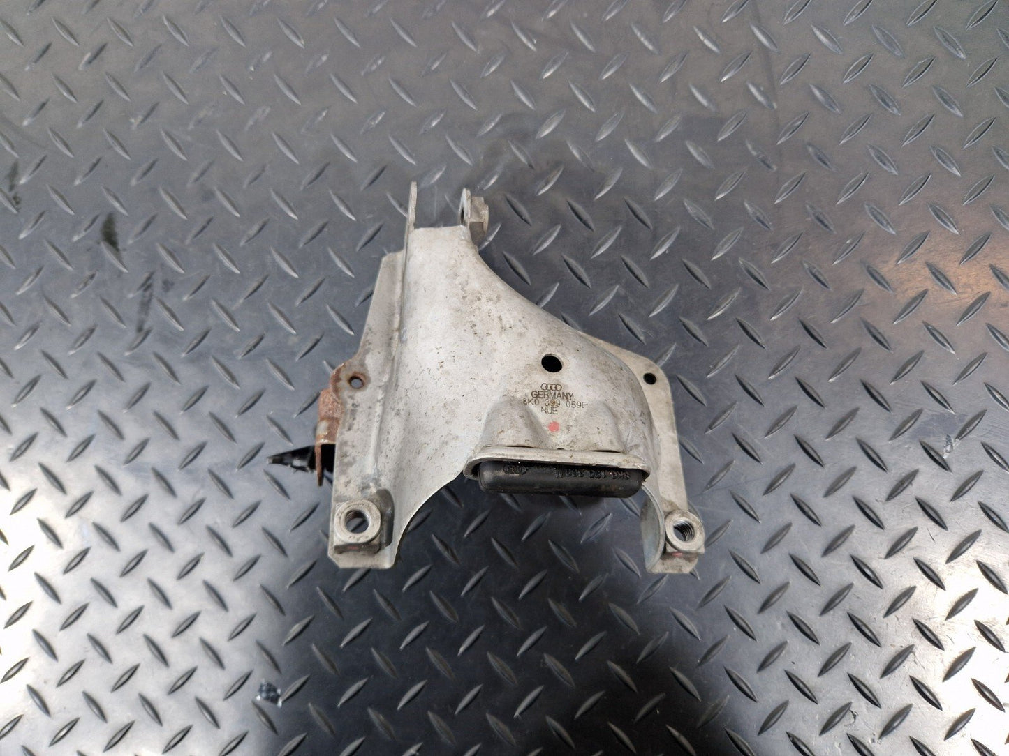 12-17 AUDI S5 CONVERTIBLE ENGINE MOUNT BRACKET 8K0399059F