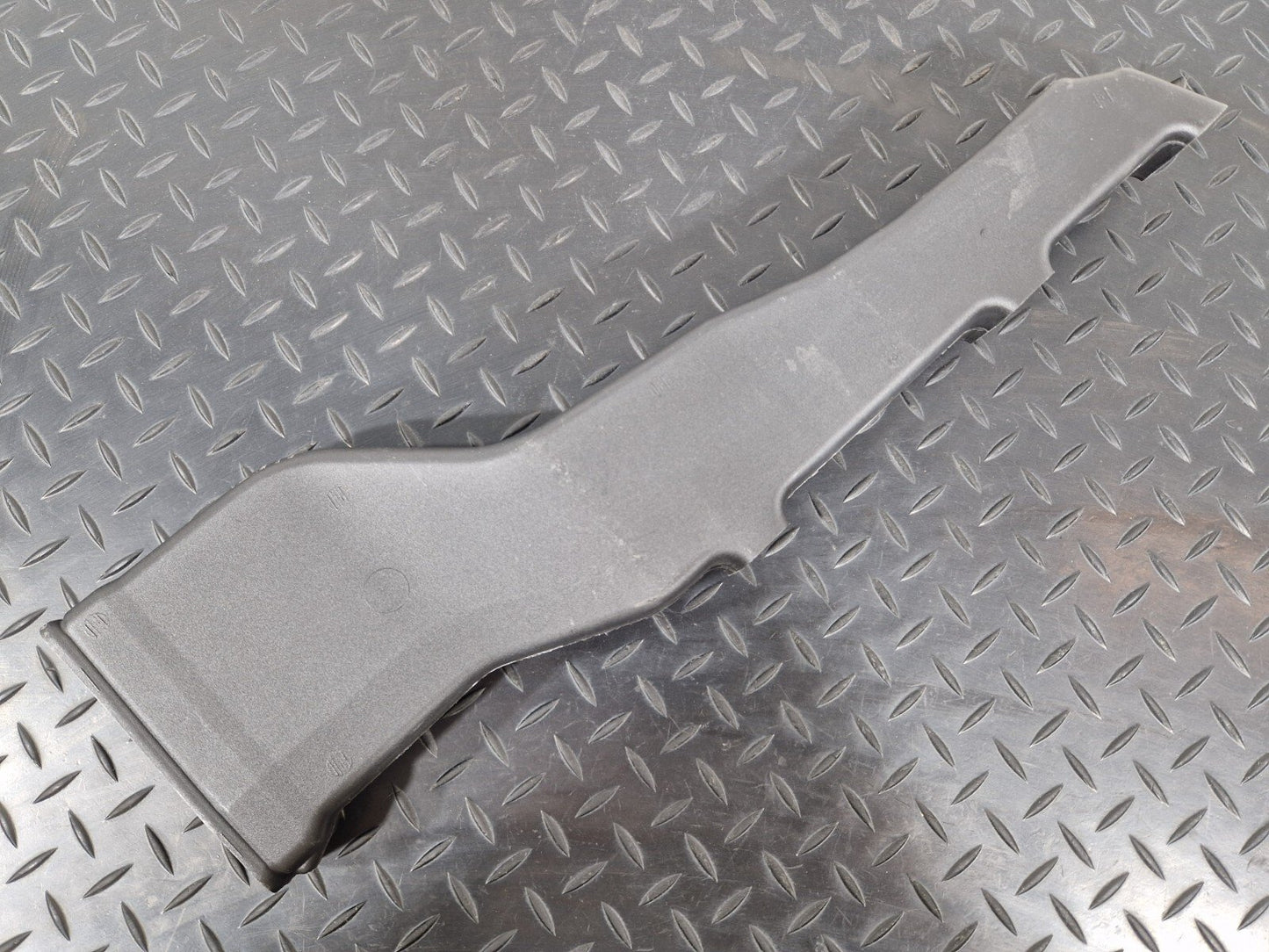 18-ON MERCEDES BENZ SPRINTER W907 W910 OEM AIR DUCT A9078311400