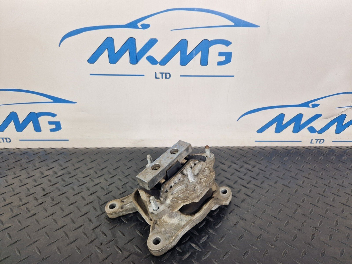 16-19 AUDI A4 B9 MANUAL GEARBOX MOUNT BRACKET 8W0399118B 8W0399156