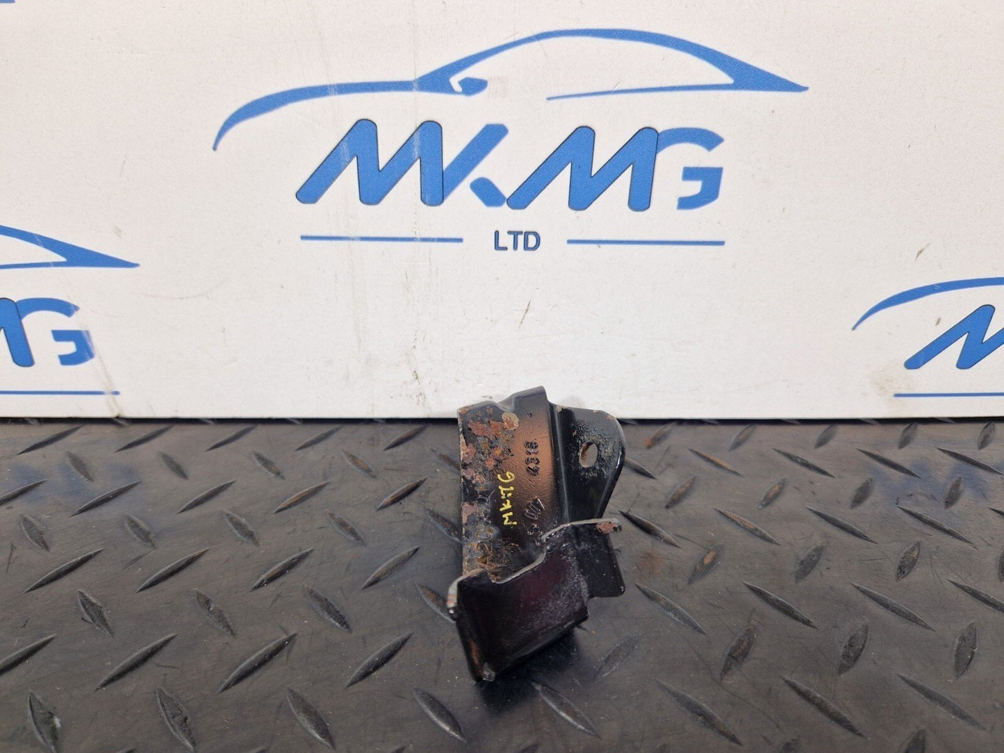 14-21 MERCEDES BENZ C220d W205 OEM AUXILIARY WATER PUMP BRACKET A2055012520