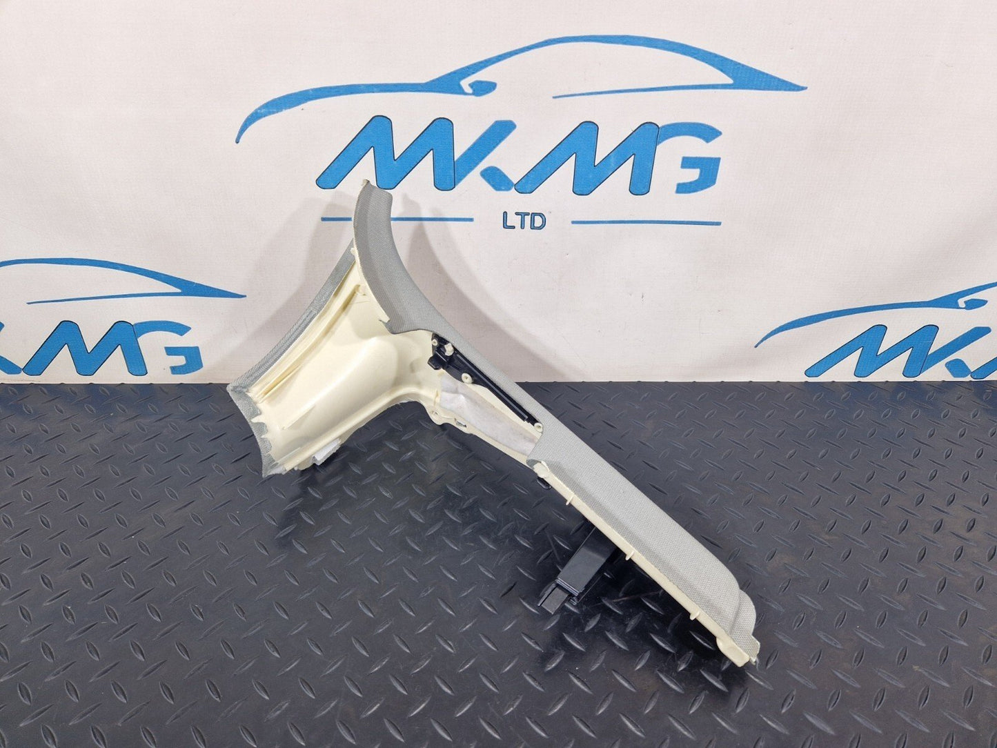 15-18 AUDI A7 4G GENUINE REAR LEFT D PILLAR TRIM 4G8867245