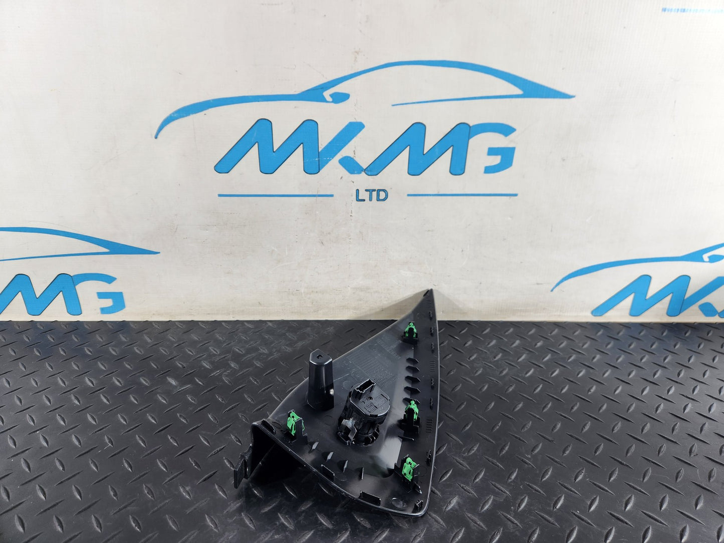 BMW 118i F40 Hatchback Dashboard End Trim Left Passenger Side Genuine 6823269