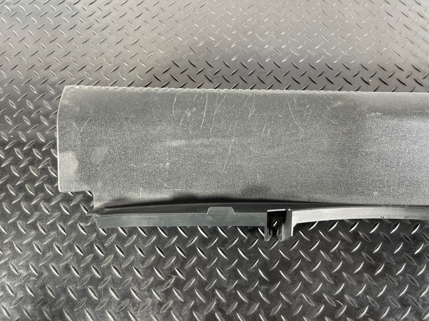 16-19 AUDI A4 B9 GENUINE TAILGATE BOOT LOCK TRIM COVER SILL 8W5863471B