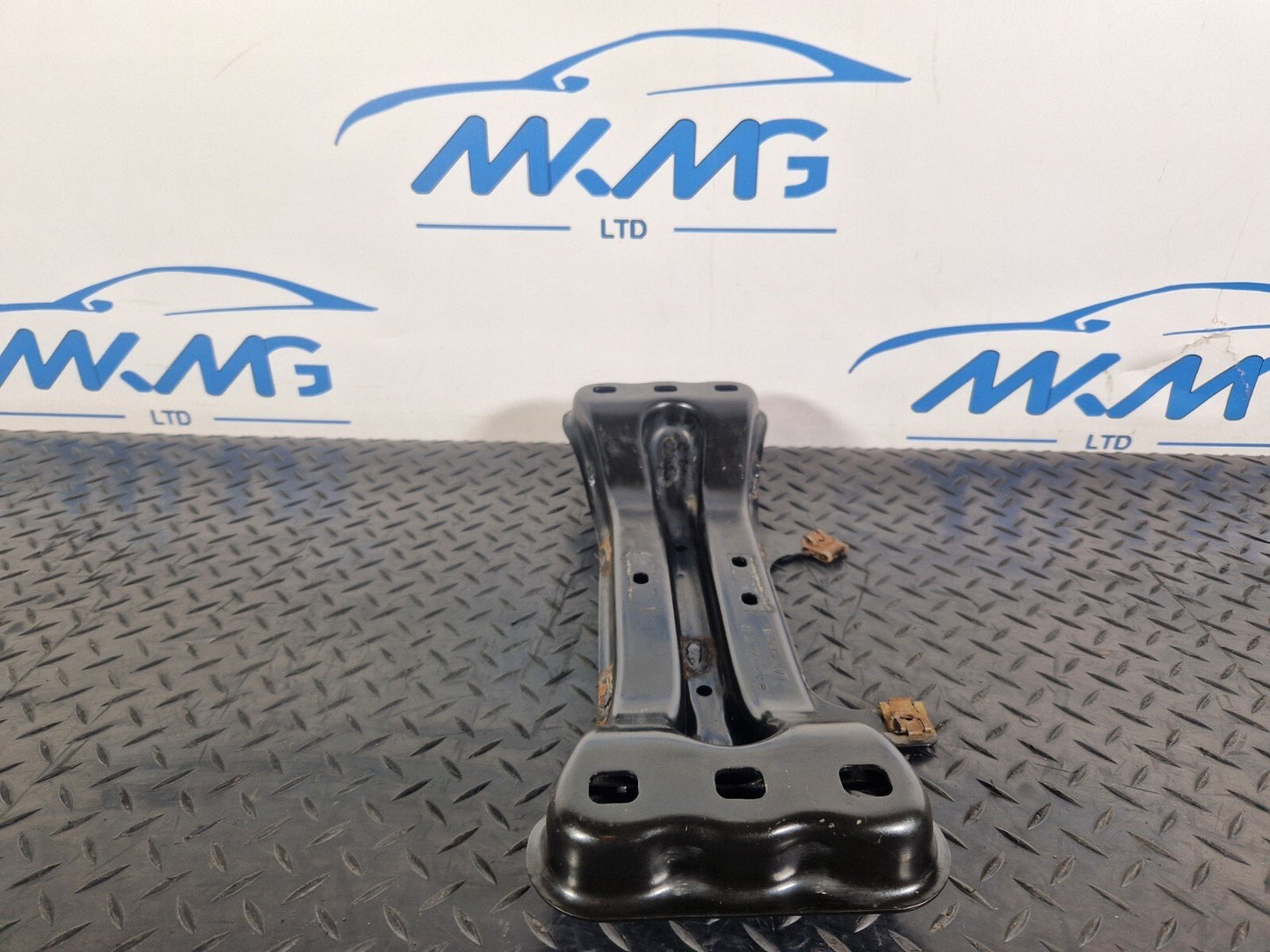 14-21 MERCEDES BENZ C300h W205 GEARBOX MOUNT BRACKET A2052400802