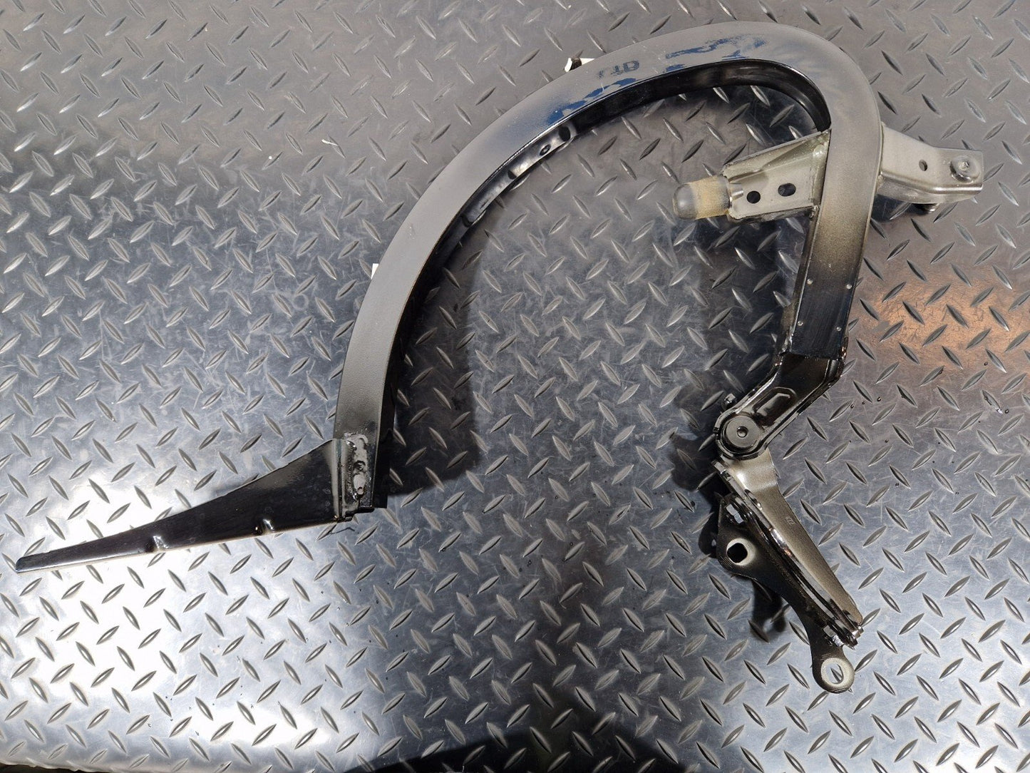 12-18 AUDI A6 C7 TAILGATE BOOT LID HINGE RIGHT DRIVER SIDE IN BLACK 4G5827302B