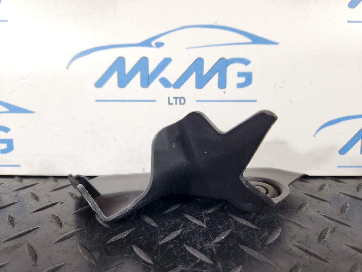 11-19 MERCEDES BENZ ML W166 GENUINE FRONT RIGHT SIDE PILLAR A1666900407