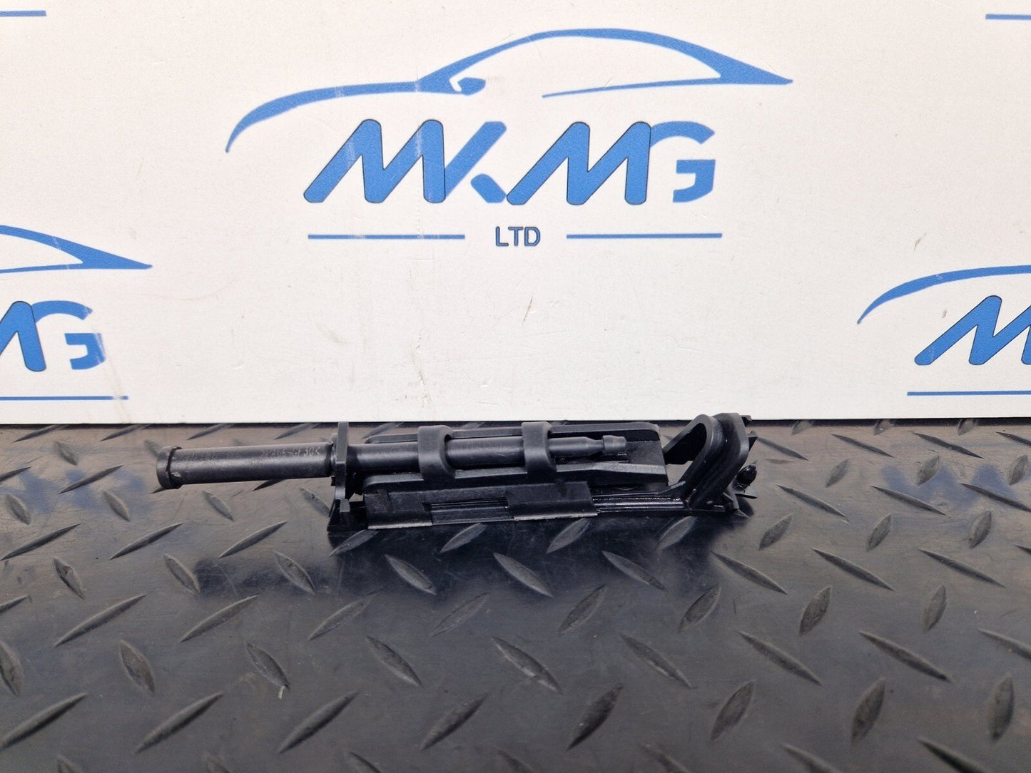 16-19 AUDI A4 B9 GENUINE RIGHT DRIVER SIDE REAR BUMPER BRACKET GUIDE 8W5807890