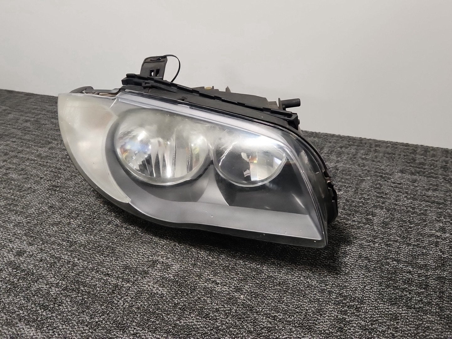 BMW 116d E87 Hatchback Genuine Front Right O/S Driver Headlight 7249652-01