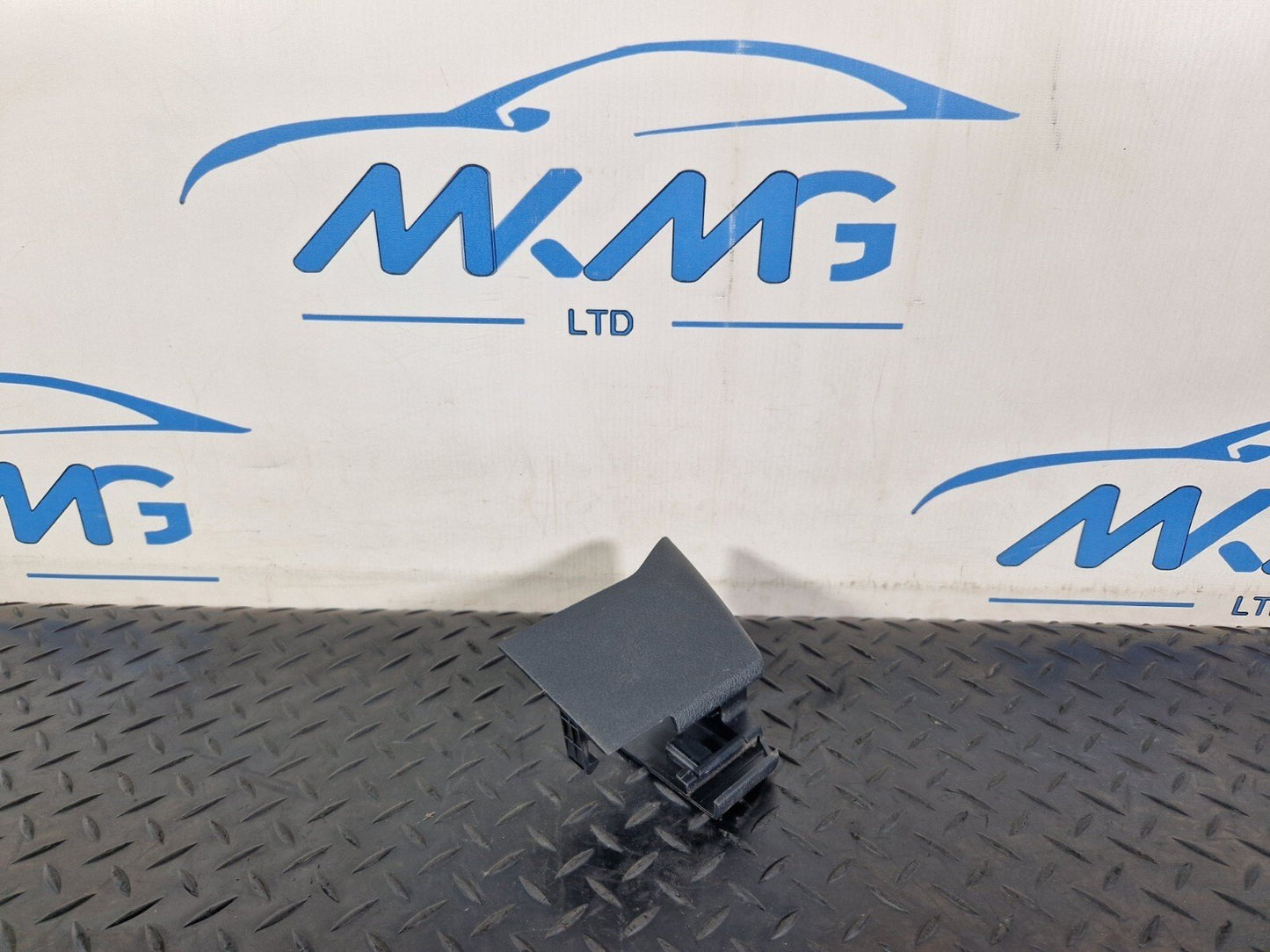 19-ON MERCEDES BENZ B CLASS W247 FRONT LEFT SEAT INTERIOR RAIL COVER A2479190300