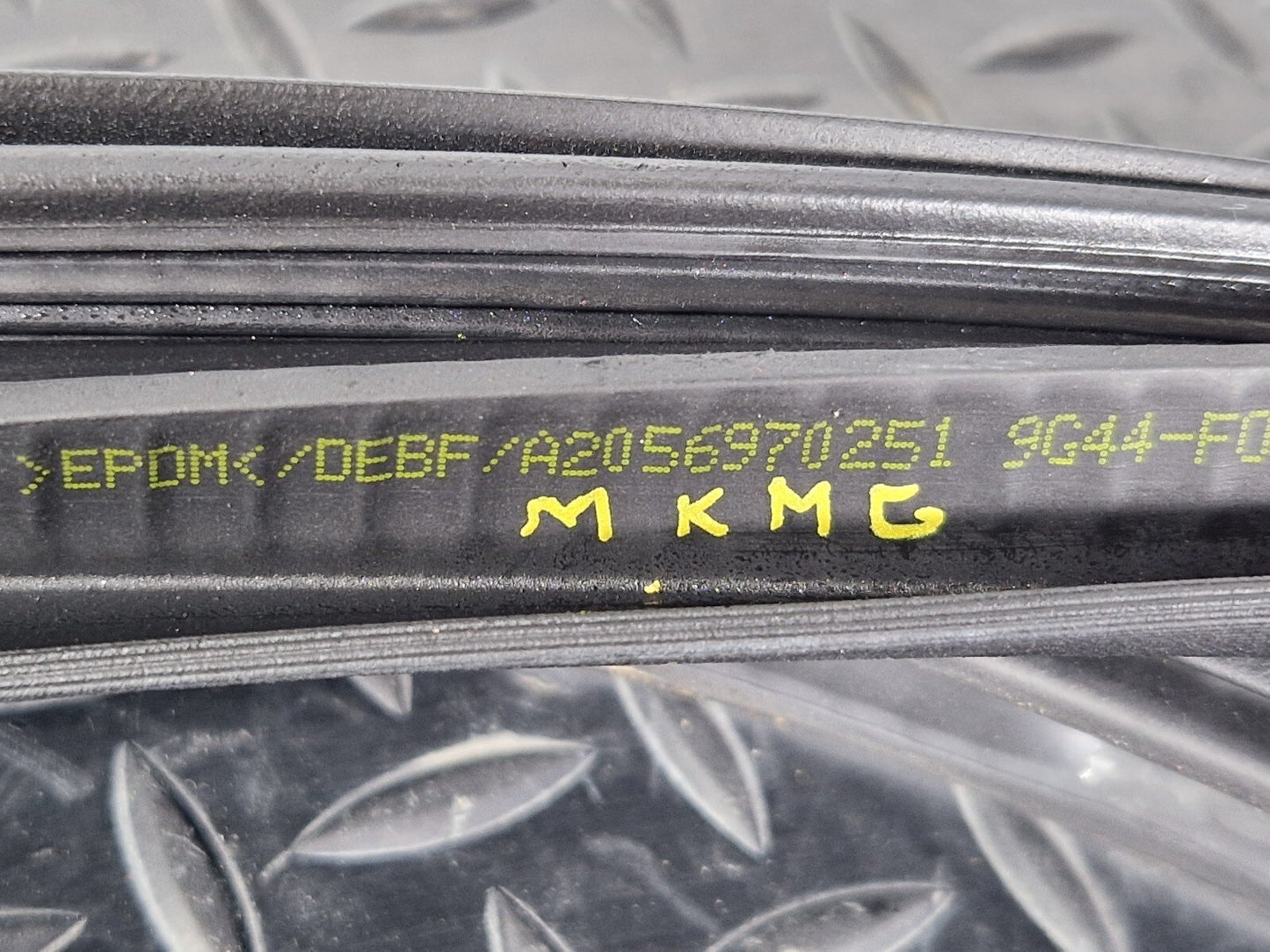 14-21 MERCEDES BENZ C200d W205 LEFT & RIGHT REAR DOOR SEAL GASKET A2056970251