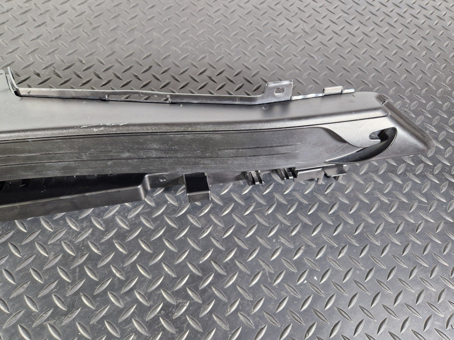 10-13 BMW X5 E70 LCI OEM REAR RIGHT O/S LUGGAGE COMPARTMENT RAIL COVER 6961850