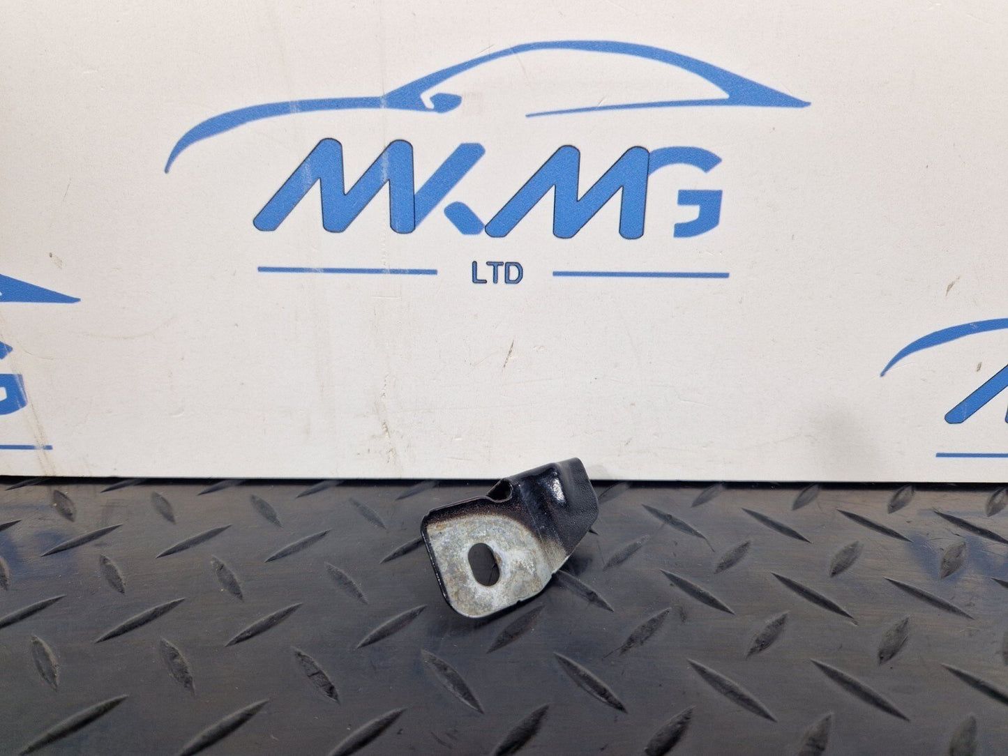 AUDI Unknown Part Type 8W0821470