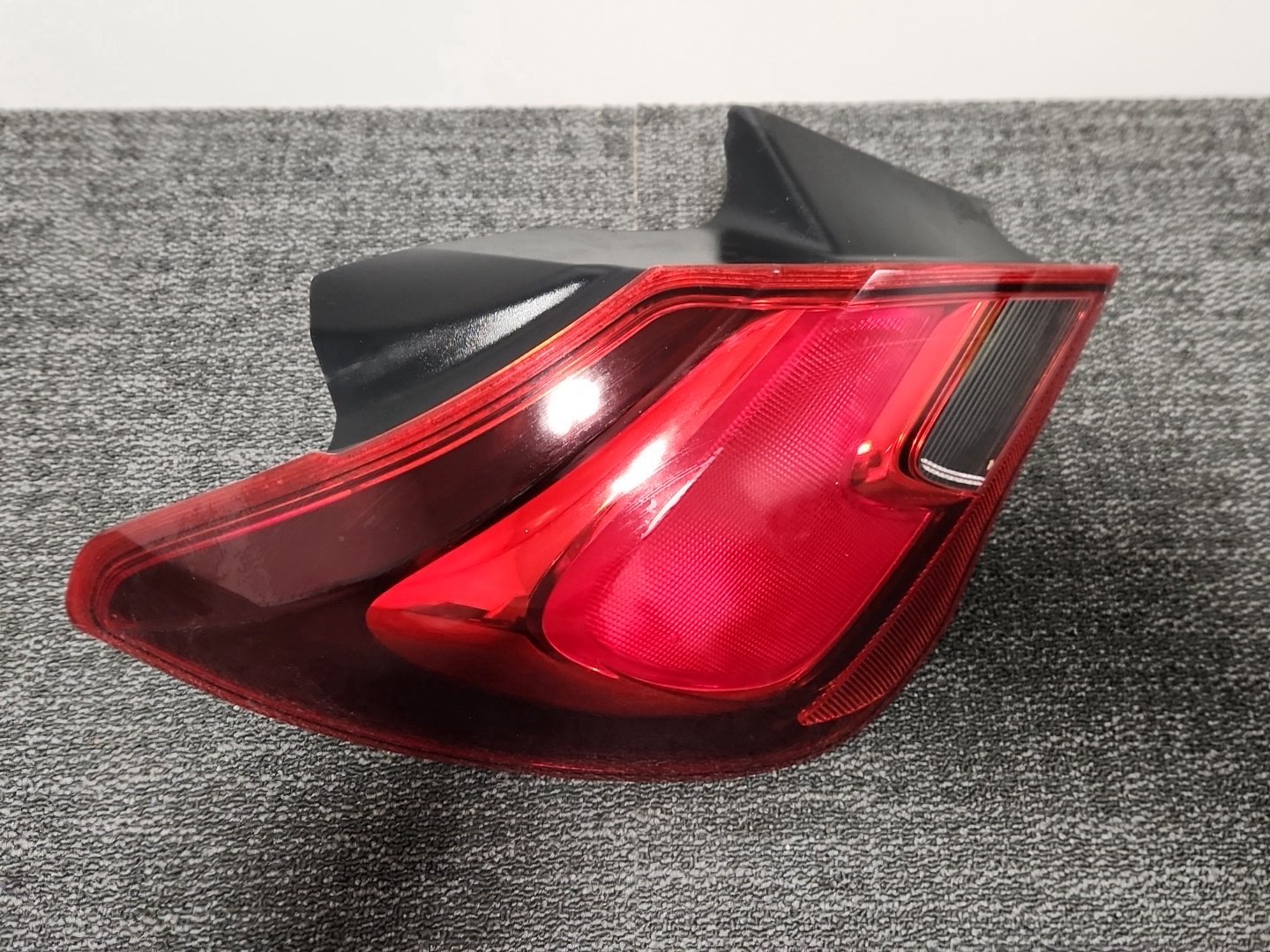 2018 Vauxhall Corsa MK4 (E) (4500) Genuine Rear Left Outer Tail Light 39068622