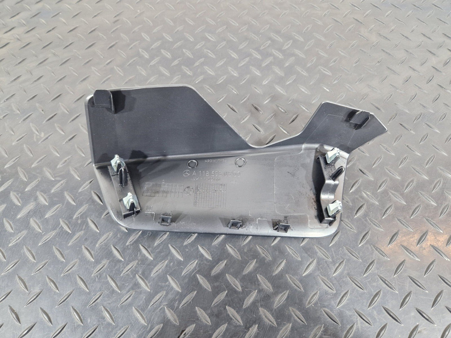 19-ON MERCEDES BENZ CLA C118 INNER REAR LEFT C PILLAR COVER TRIM A1186930500