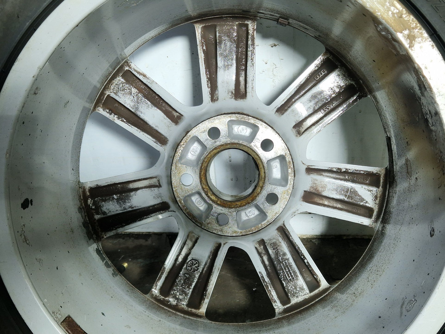 Audi MK4 17" Alloy Wheel with Tyre 225/50/17 ~6mm 8K0601025B