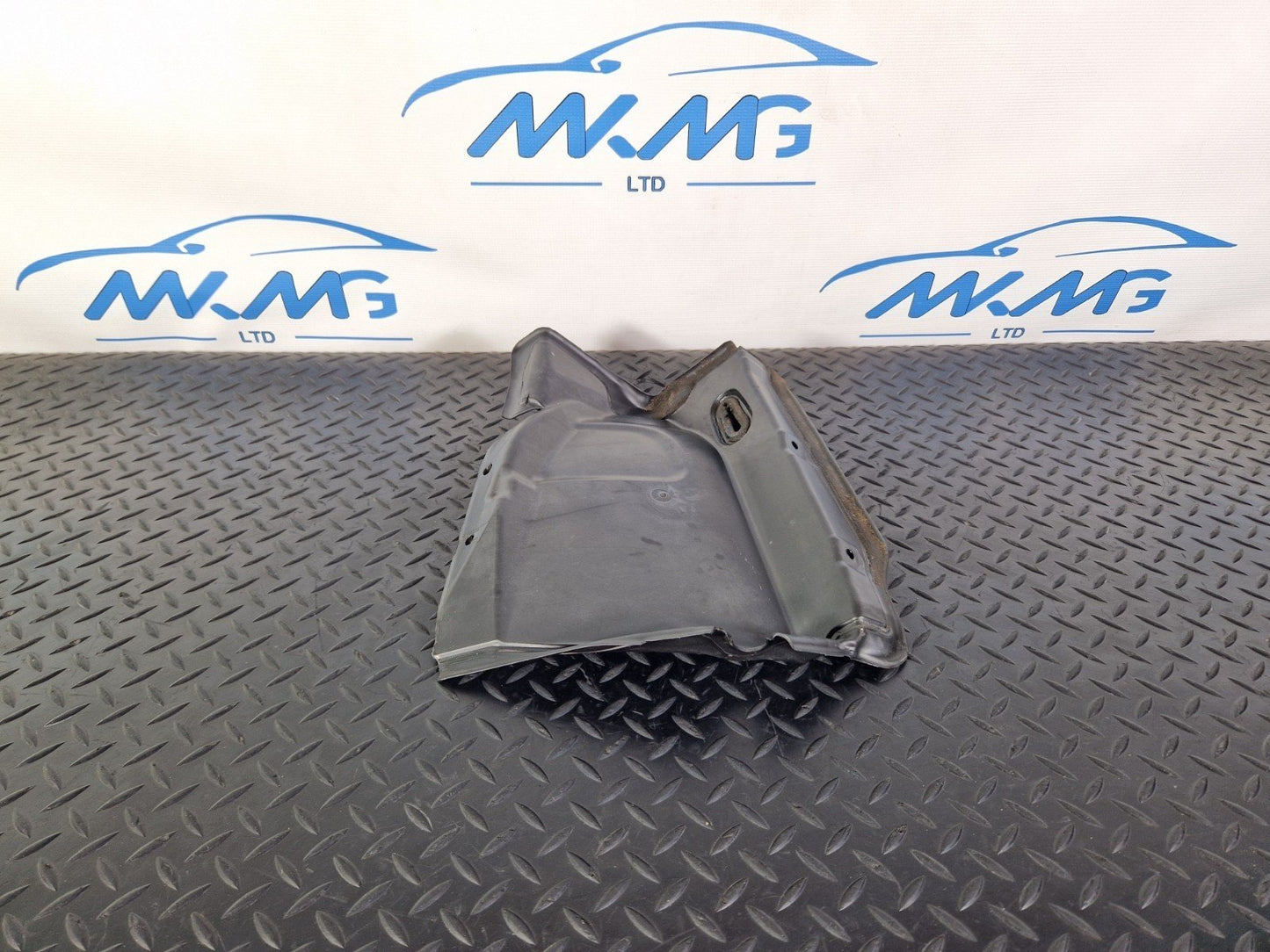 10-13 BMW X5 E70 LCI GENUINE OEM LEFT N/S WHEELHOUSE COVER TRIM 7161745