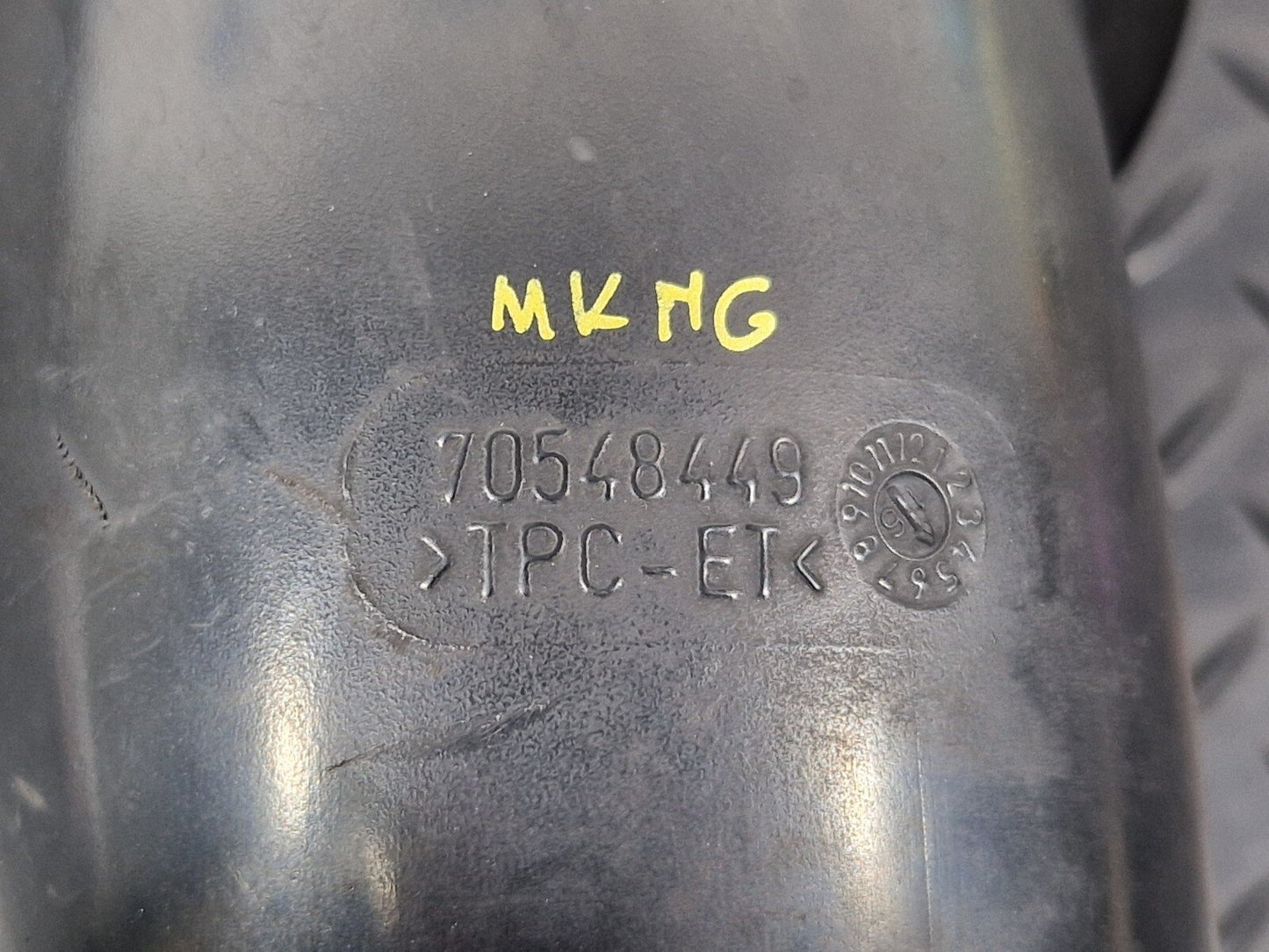 14-23 MERCEDES BENZ VITO W447 2.1d GENUINE AIR INTAKE PIPE 70548449