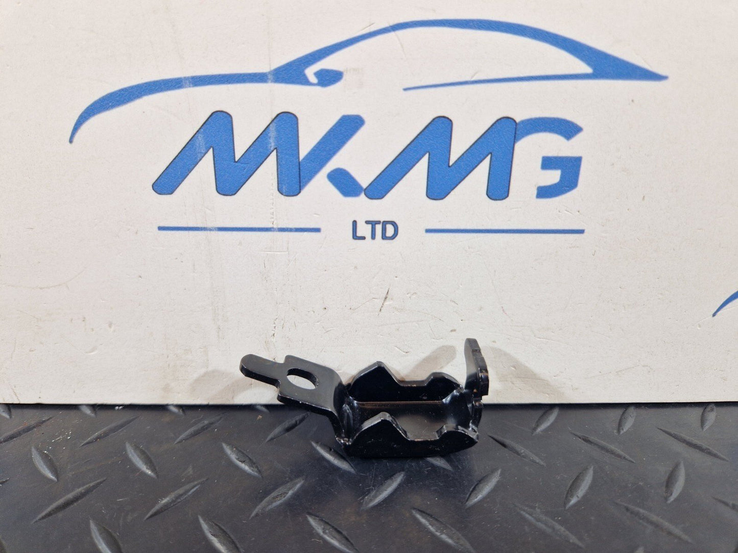 12-18 AUDI A6 C7 GENUINE OEM REAR SEAT MOUNT CLAMP BRACKET 4G0886193A
