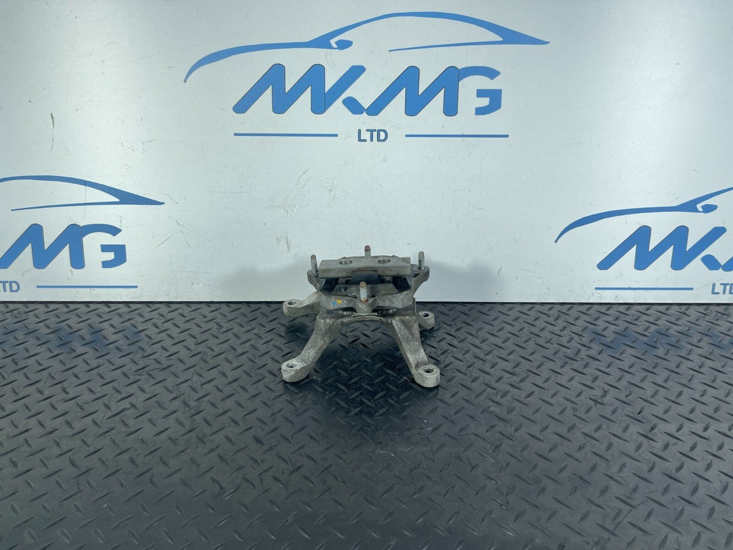 16-19 AUDI A4 B9 GENUINE ENGINE MOUNT BRACKET 8W0399118C
