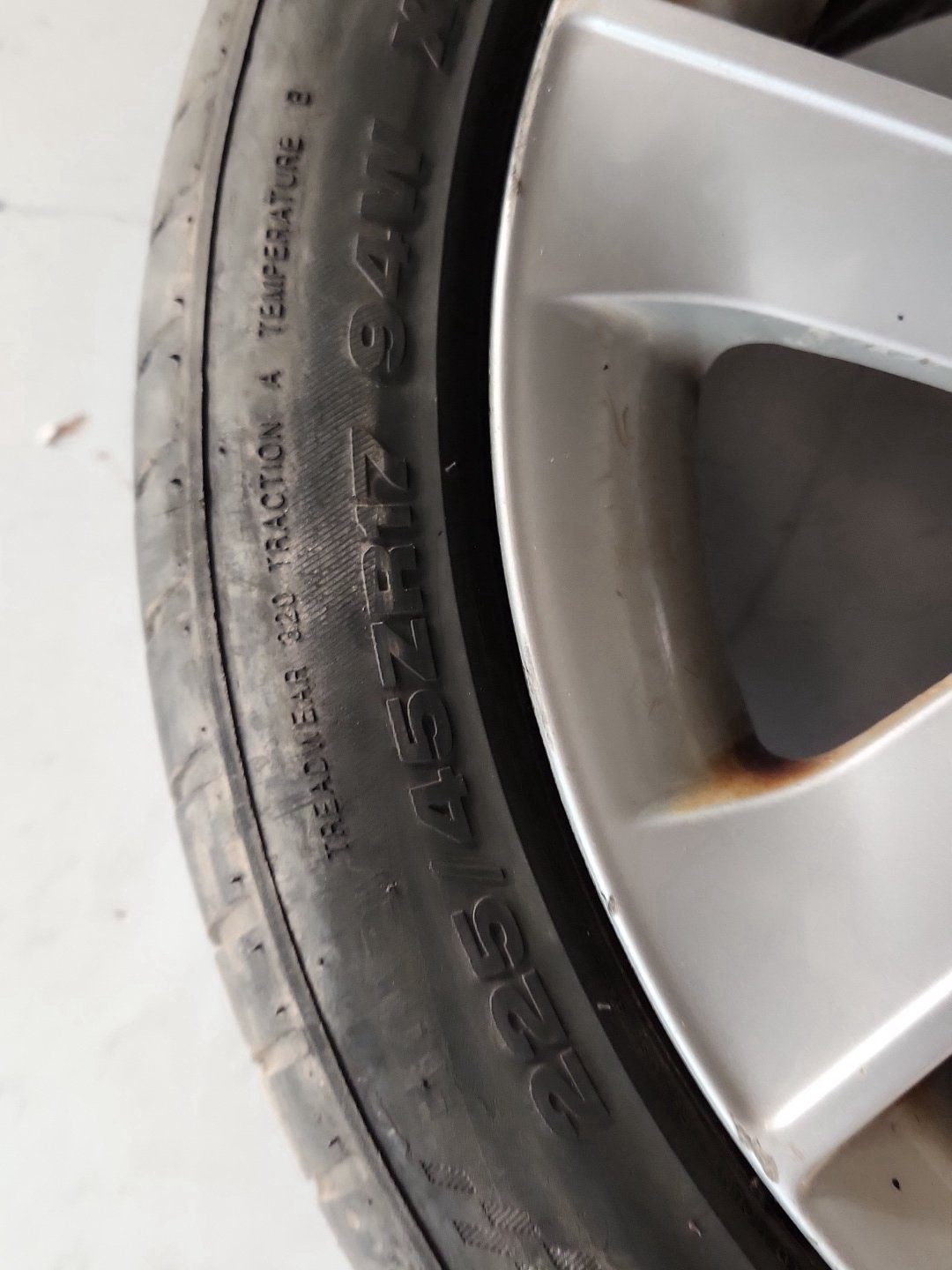 2009 BMW 116d E87 17" Alloy Wheel with Tyre 225/45/17 ~4mm