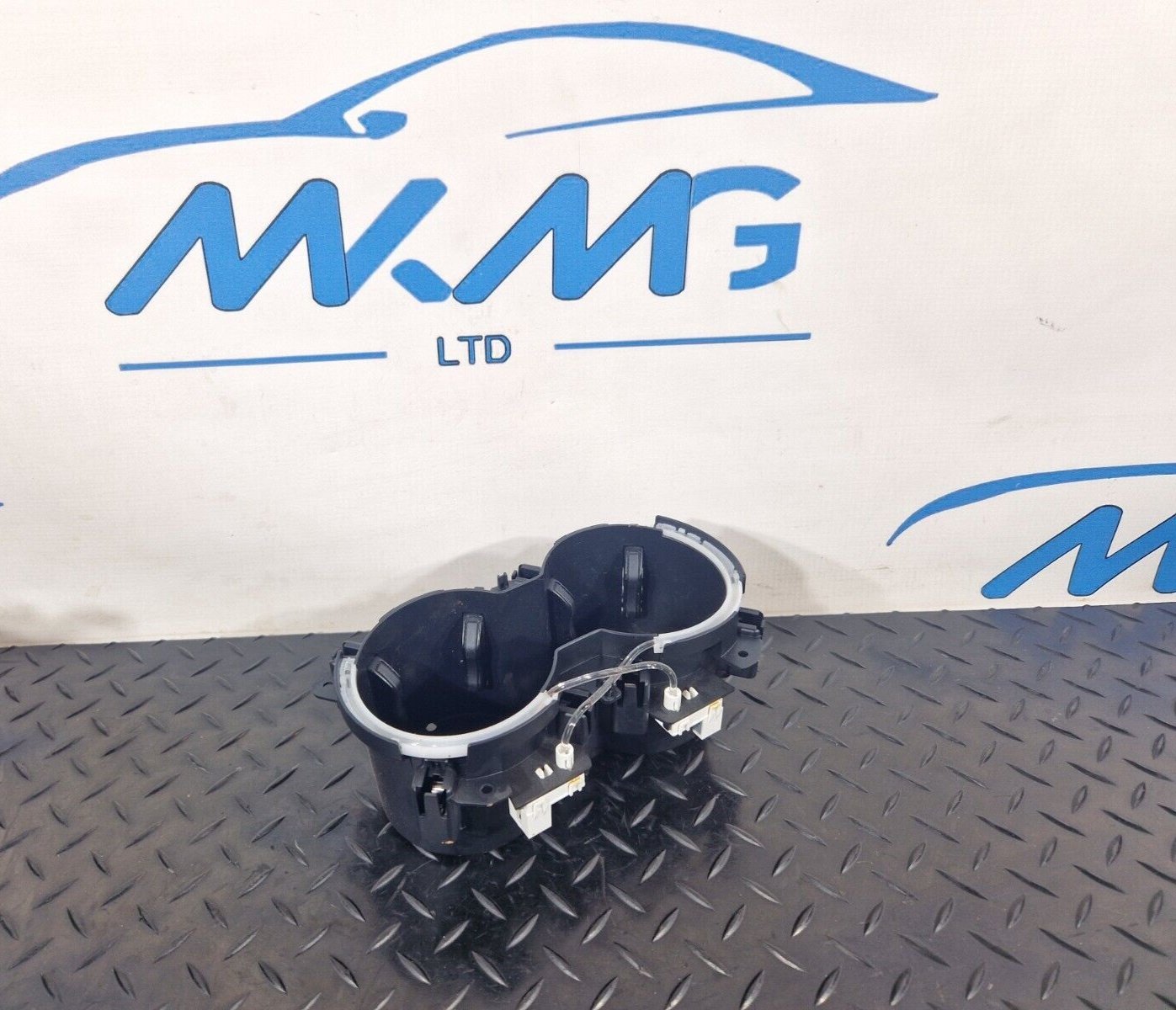 16-19 AUDI A4 B9 GENUINE TWIN DOUBLE CUP HOLDER 8W0862533A 8W0947356A