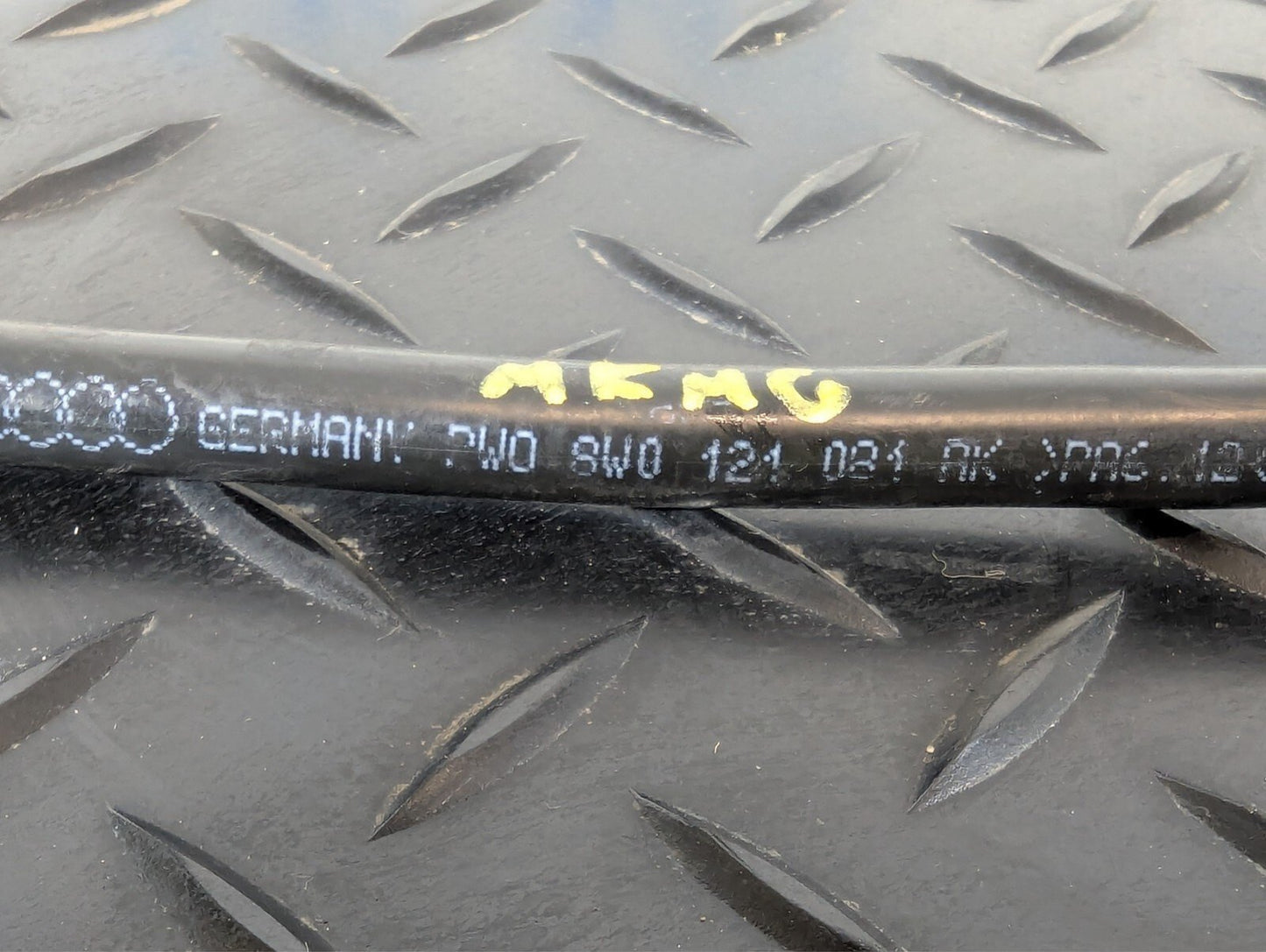 16-19 AUDI A4 B9 GENUINE OEM BREATHER VACUUM PIPE 8W0121081AK