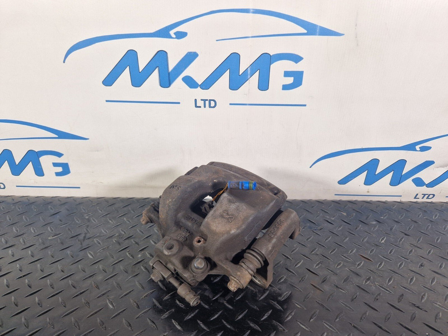 19-ON MERCEDES BENZ CLA C118 FRONT RIGHT O/S BRAKE CALIPER 305X28