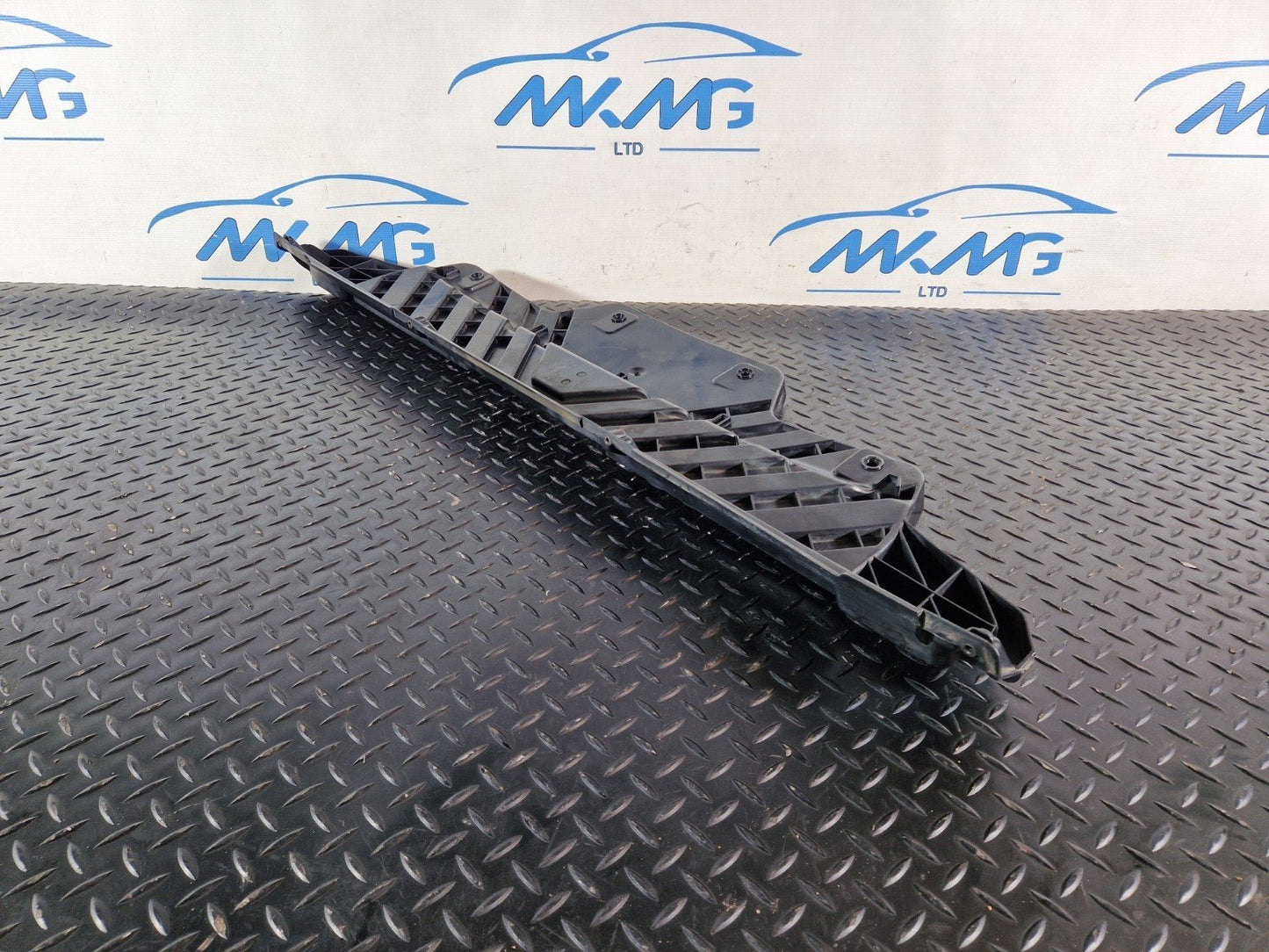 16-20 AUDI Q7 4M GENUINE REAR CENTRE CENTRE MOUNTING BRACKET 4M0807329