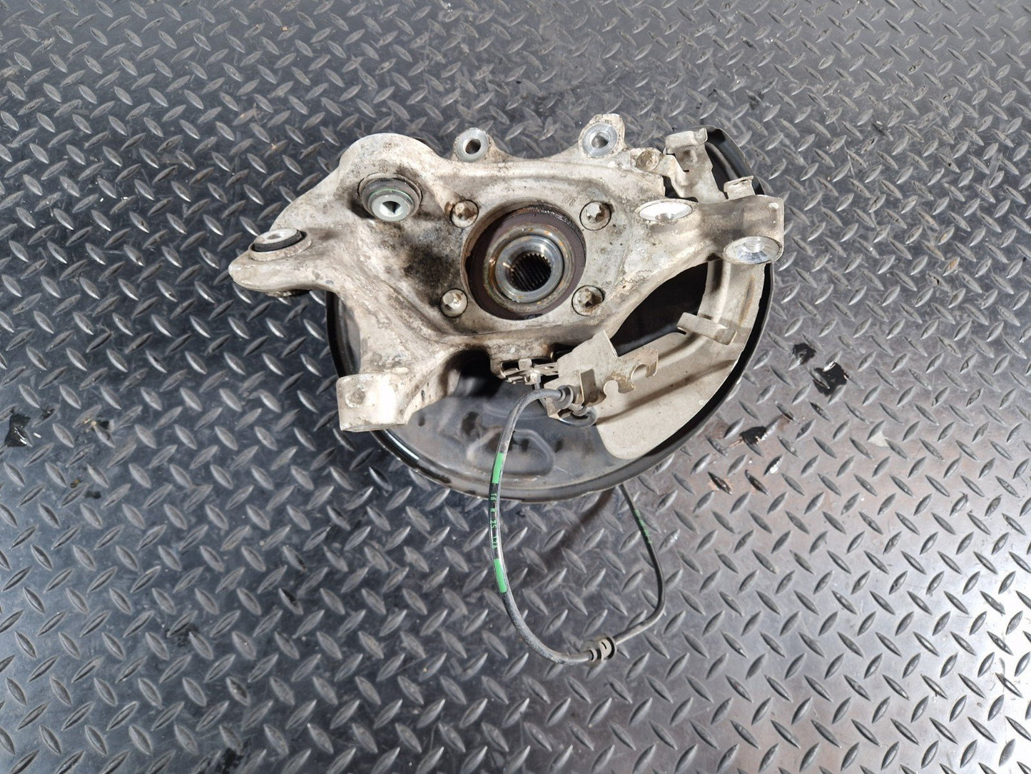 16-22 MERCEDES BENZ GLC X253 GENUINE REAR LEFT WHEEL CARRIER HUB A2133503105