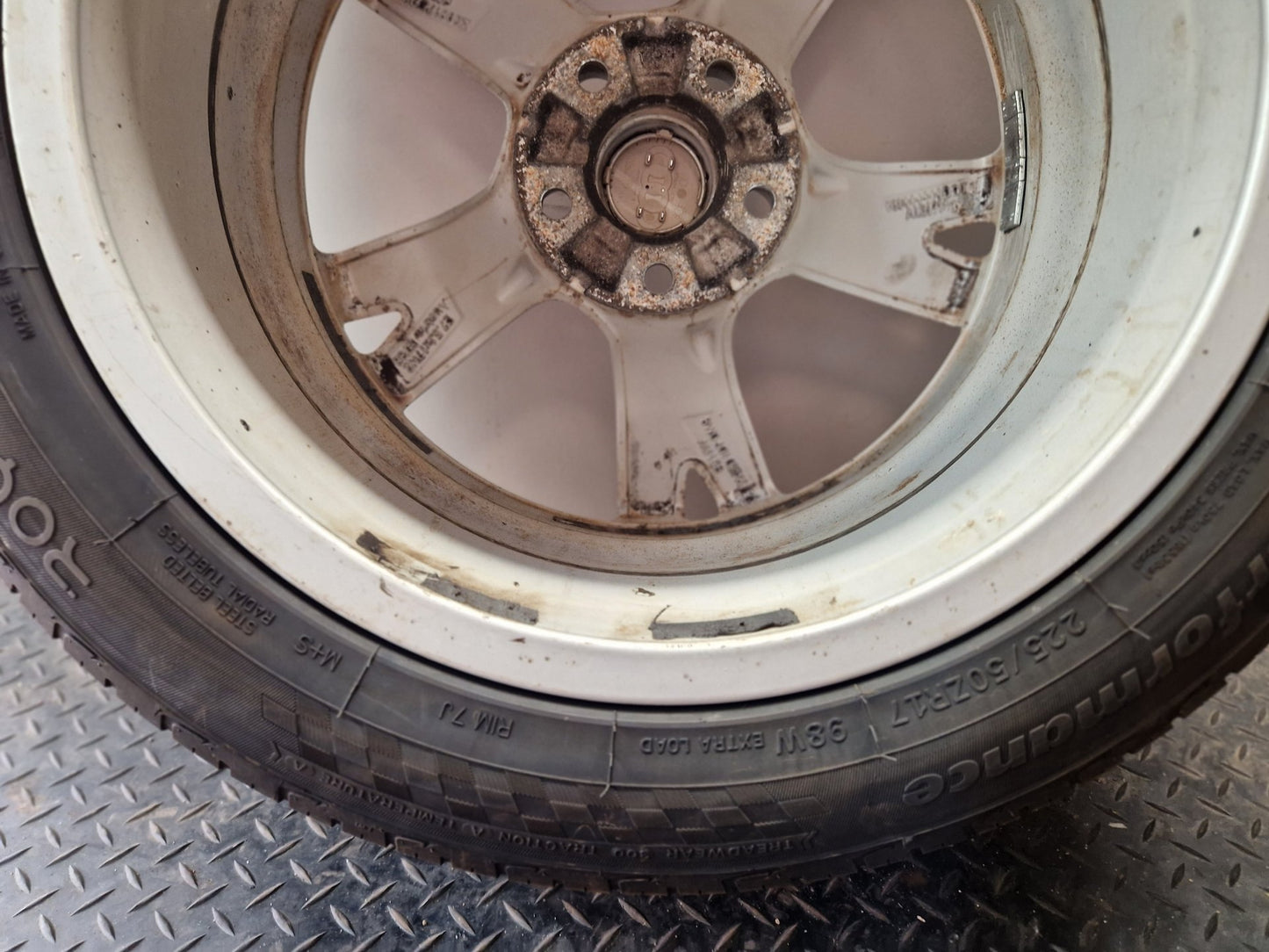 Audi A4 B9 Genuine 17" Alloy Wheel with Tyre 225/50/17 ~3mm 8W0601025K