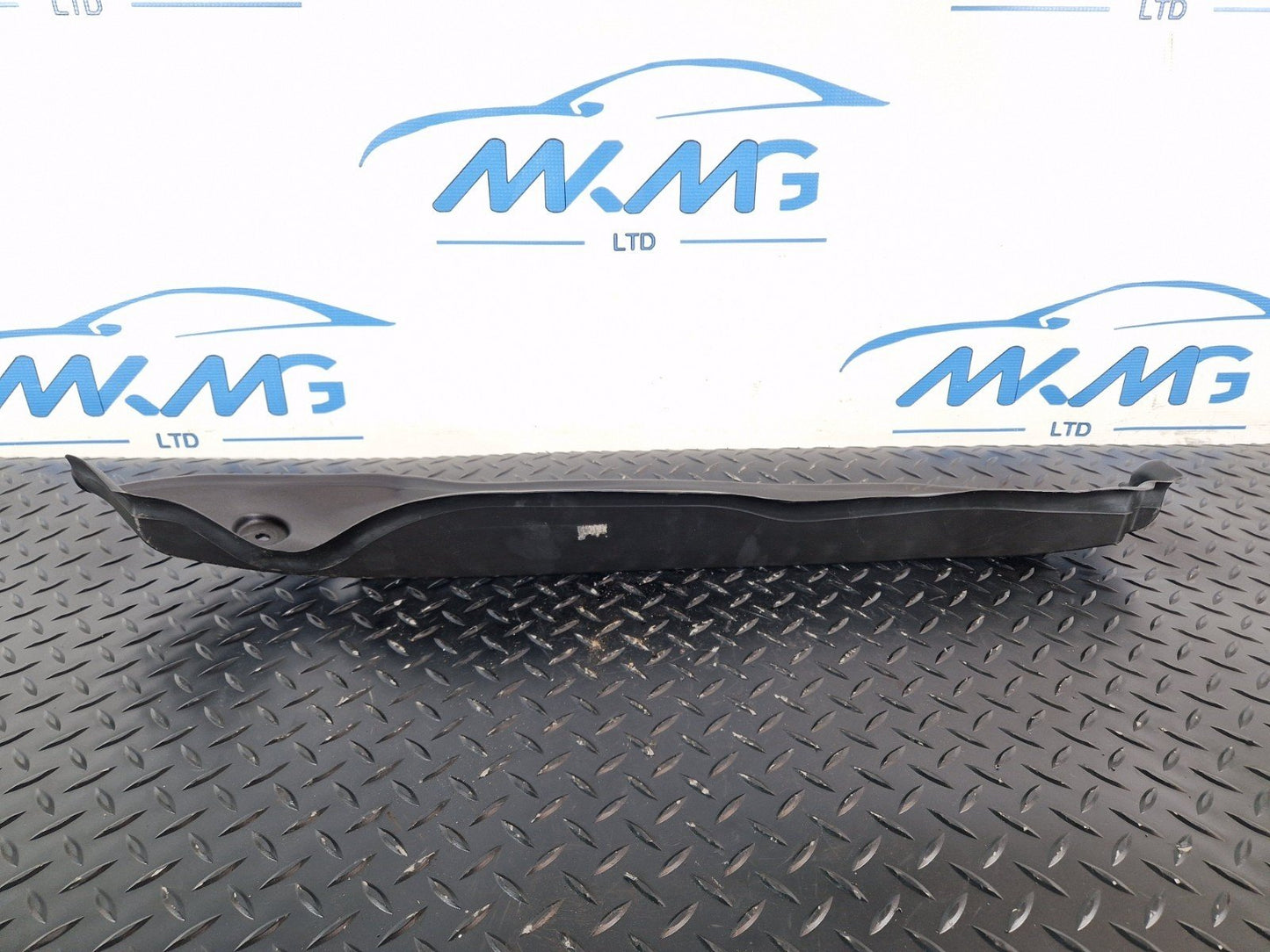 11-19 MERCEDES BENZ ML W166 FRONT RIGHT O/S WING FENDER COVER SEAL A1668890025