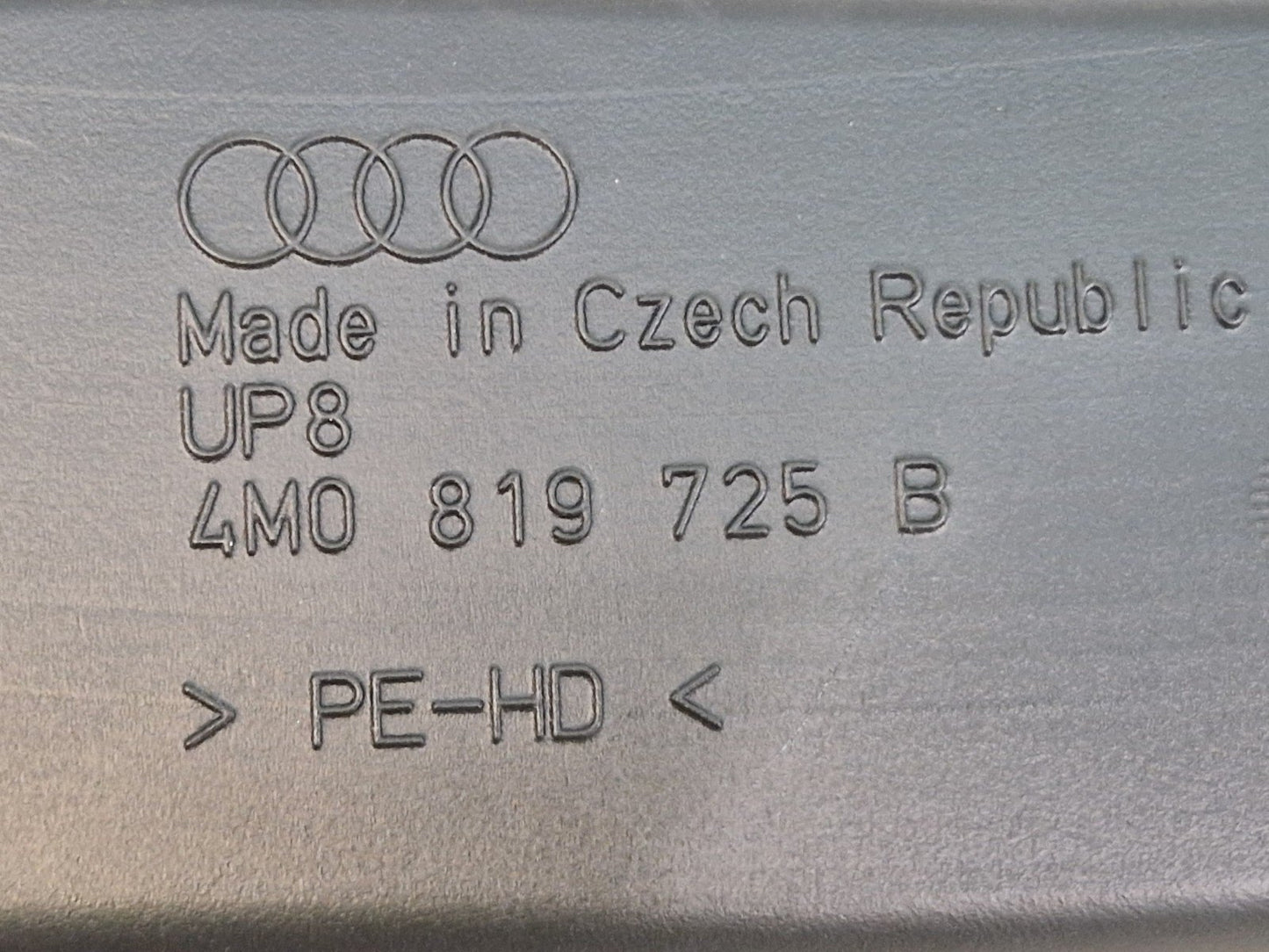 16-20 AUDI Q7 4M GENUINE OEM LEFT OUTER INTERIOR PANEL AIR DUCT 4M0819725B