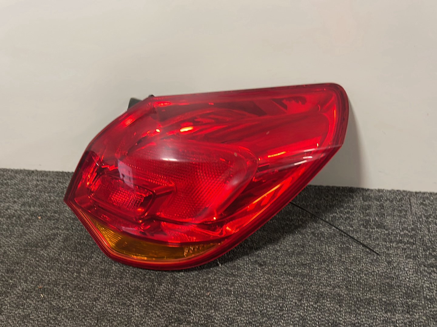 Vauxhall Astra MK6 (J) (A3400) Genuine Rear Right O/S Outer Tail Light 1090098