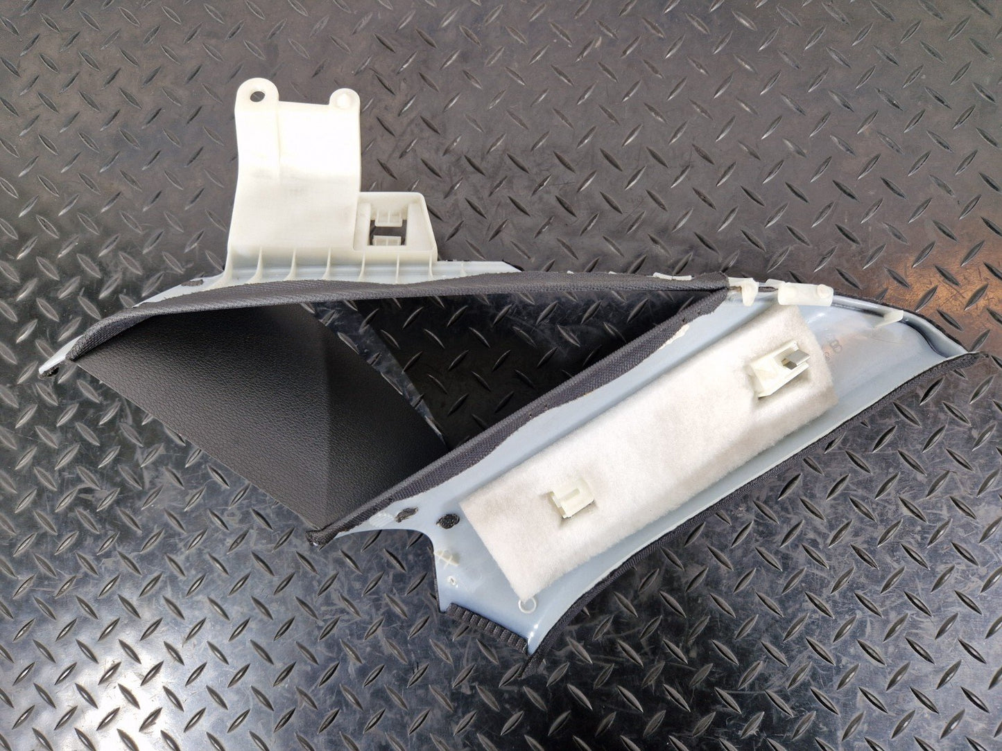 16-19 AUDI A4 B9 REAR RIGHT DRIVER SIDE COMPLETE C-PILLAR TRIM 8W5867288