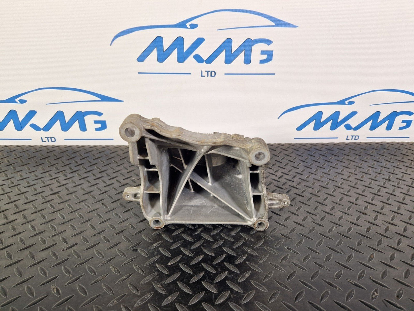 14-21 MERCEDES BENZ C200d W205 OEM ENGINE BRACKET MOUNT RIGHT O/S A6262230000