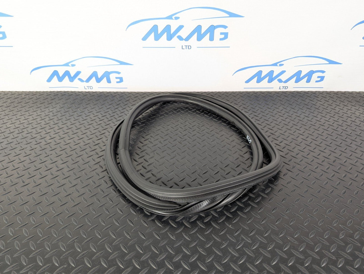 16-19 AUDI A4 B9 SALOON OEM REAR DOOR RUBBER SEAL FITS LEFT & RIGHT 8W5833721B