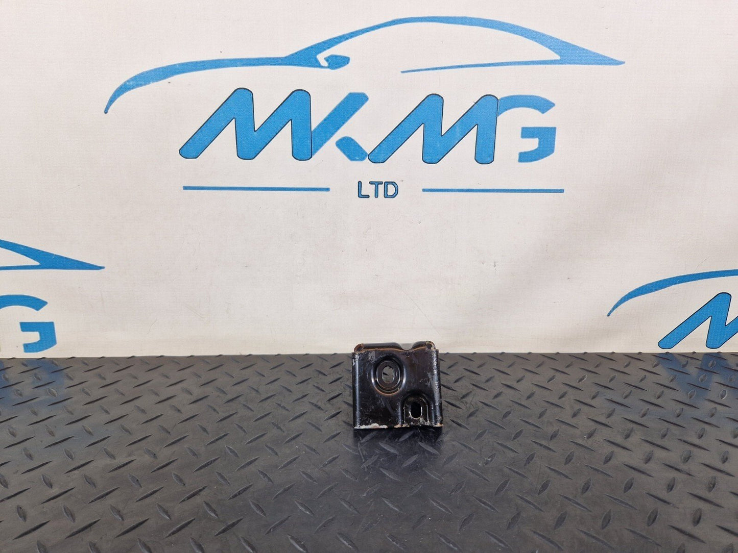 14-21 MERCEDES BENZ W205 FRONT RIGHT O/S SLAM PANEL BRACKET A2056260412