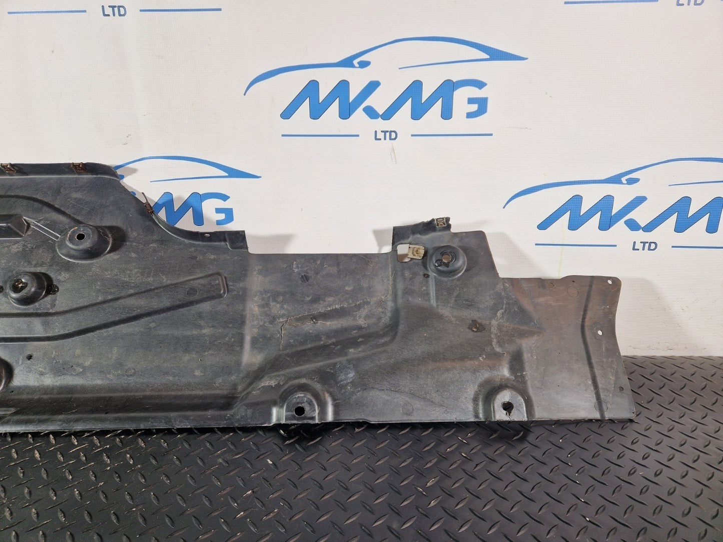 11-19 MERCEDES BENZ ML W166 OEM RIGHT SIDE UNDERBODY COVER A1666805101